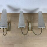 Paire d'appliques laiton et opaline années 50