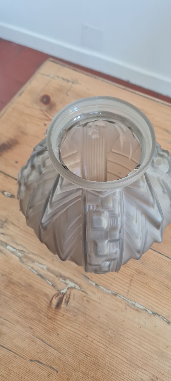 Ball vase "ribbed tips"