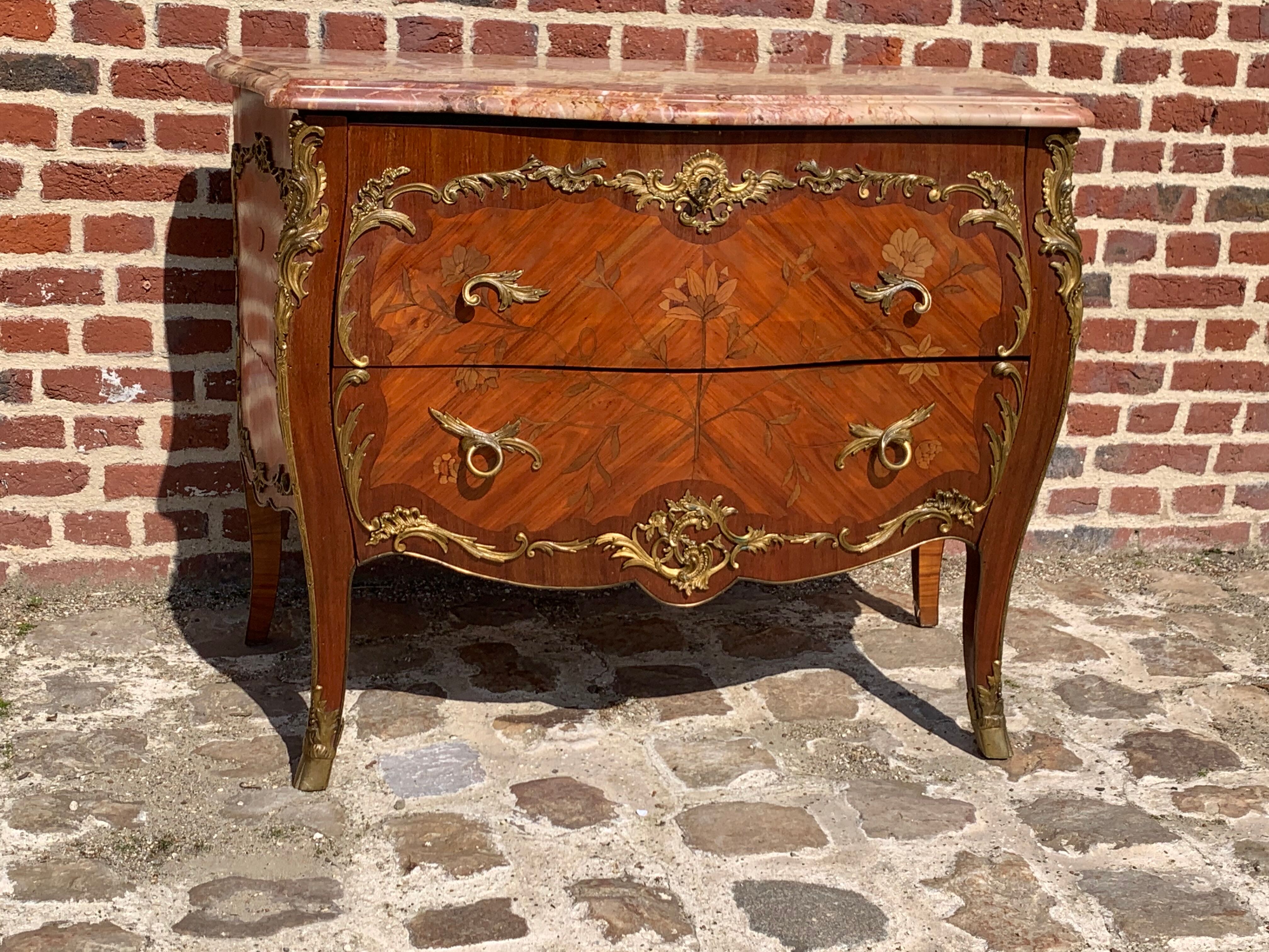 Jumper dresser dresser in louis XV marquetry around 1900