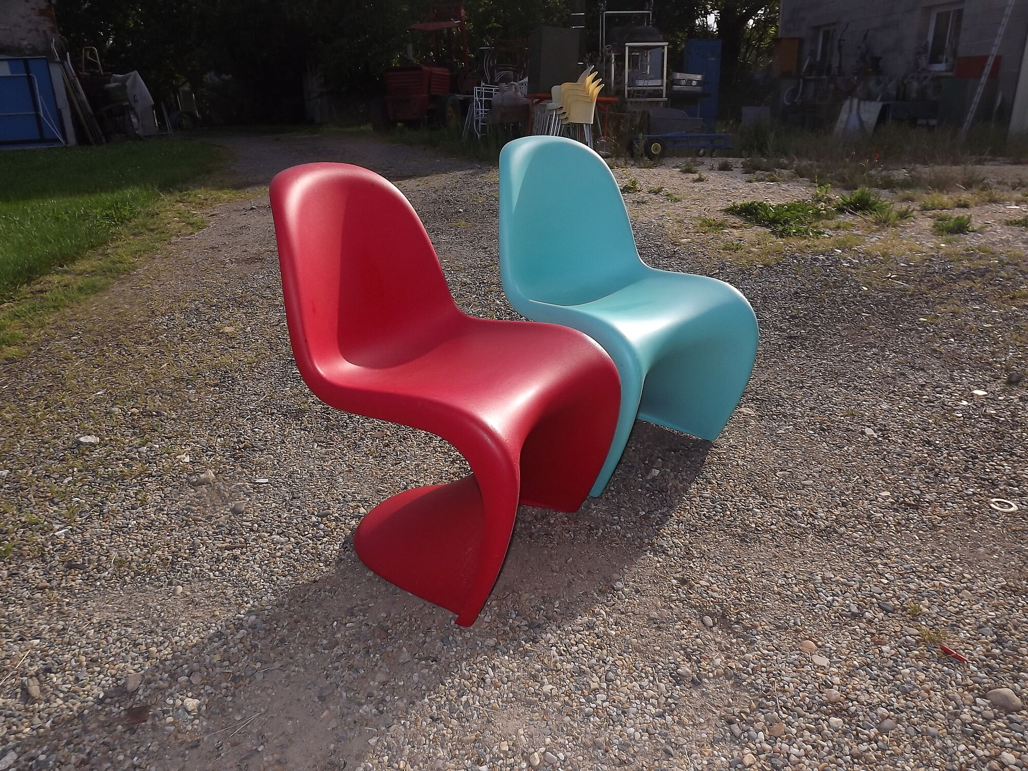 Lounge set with table and pair of Panton chairs