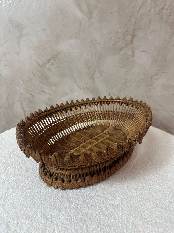 Corbeille en vannerie tressée