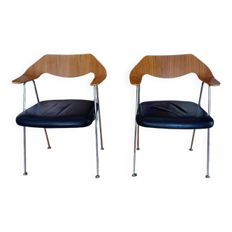 Paire de chaises Robin day 675 par Habitat