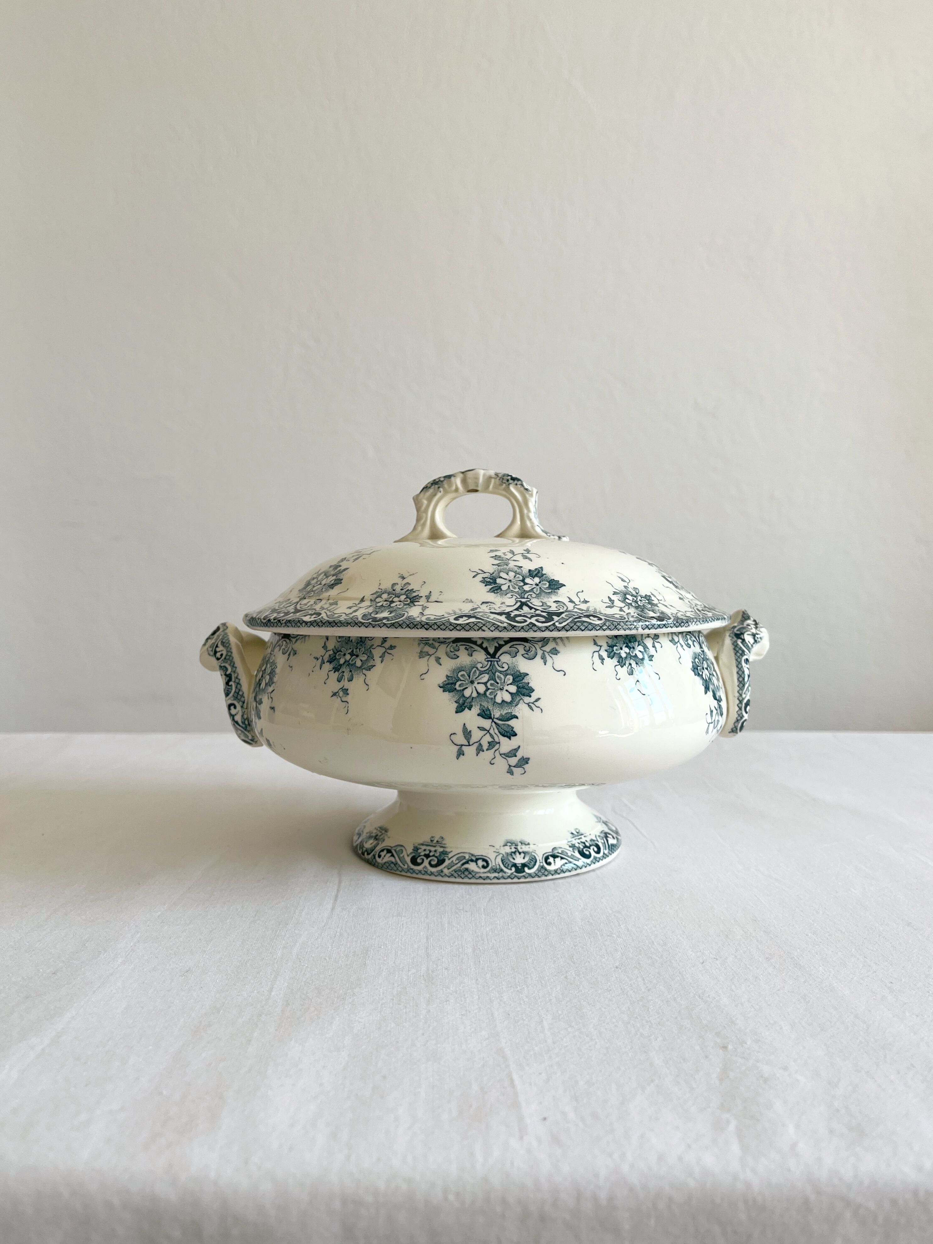 Iron earth tureen Primrose, Saint Amand and Hamage