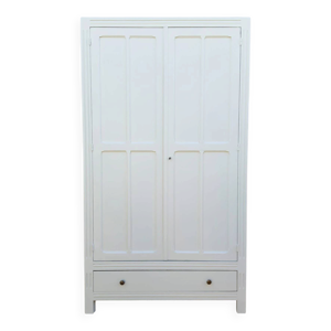 Armoire parisienne