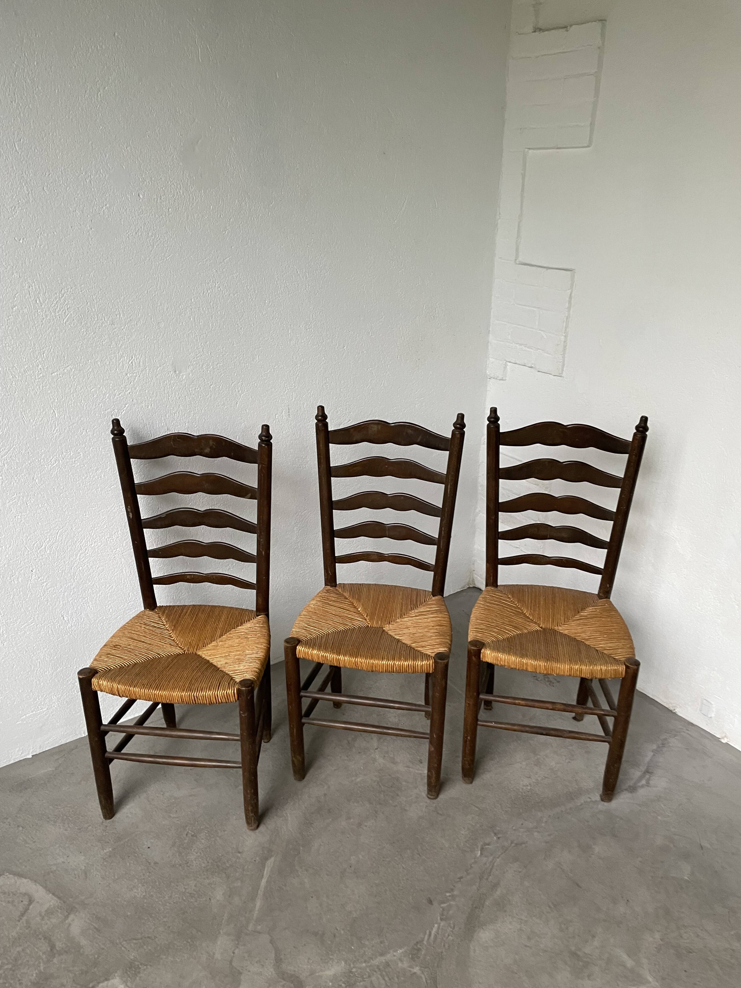 Trio rustic chairs in oak straw