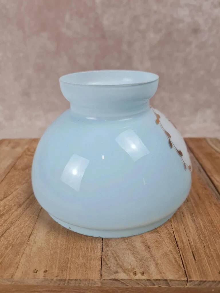 Abat-jour ancien en opaline bleue décor roses