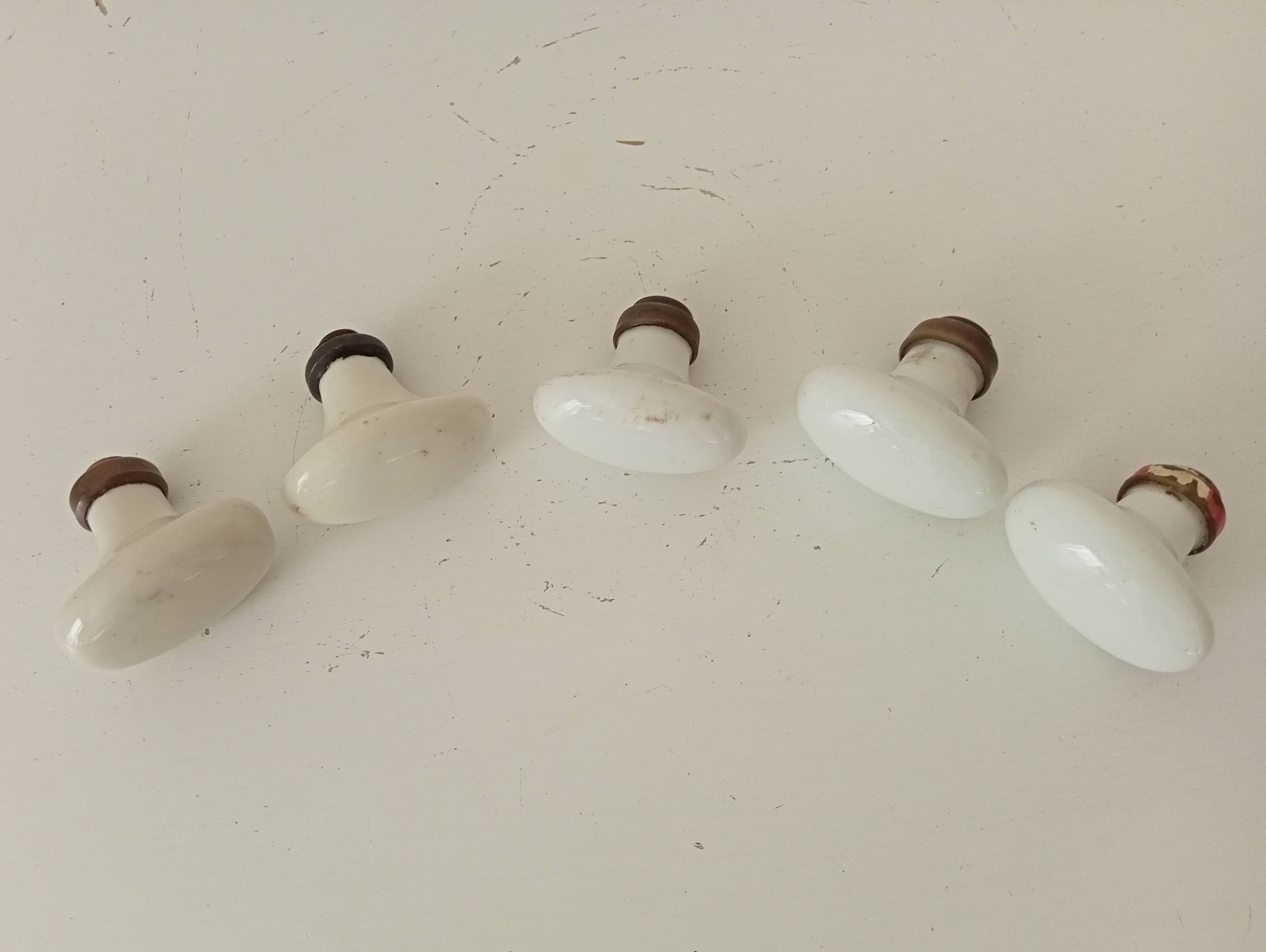 Set of 5 antique door handles in porcelain and brass.