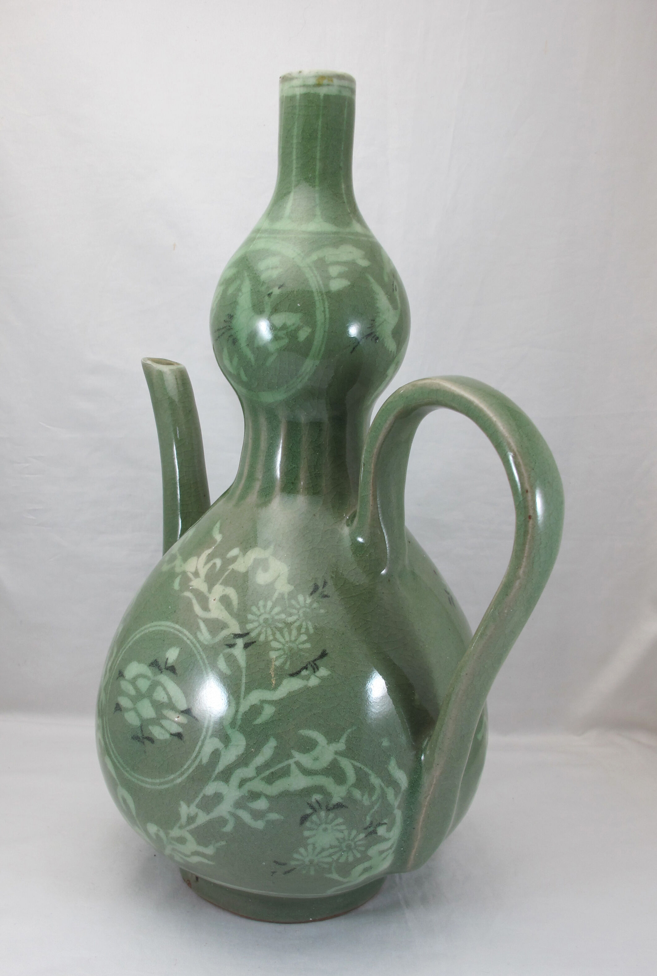 Asian Korean celadon porcelain pourer