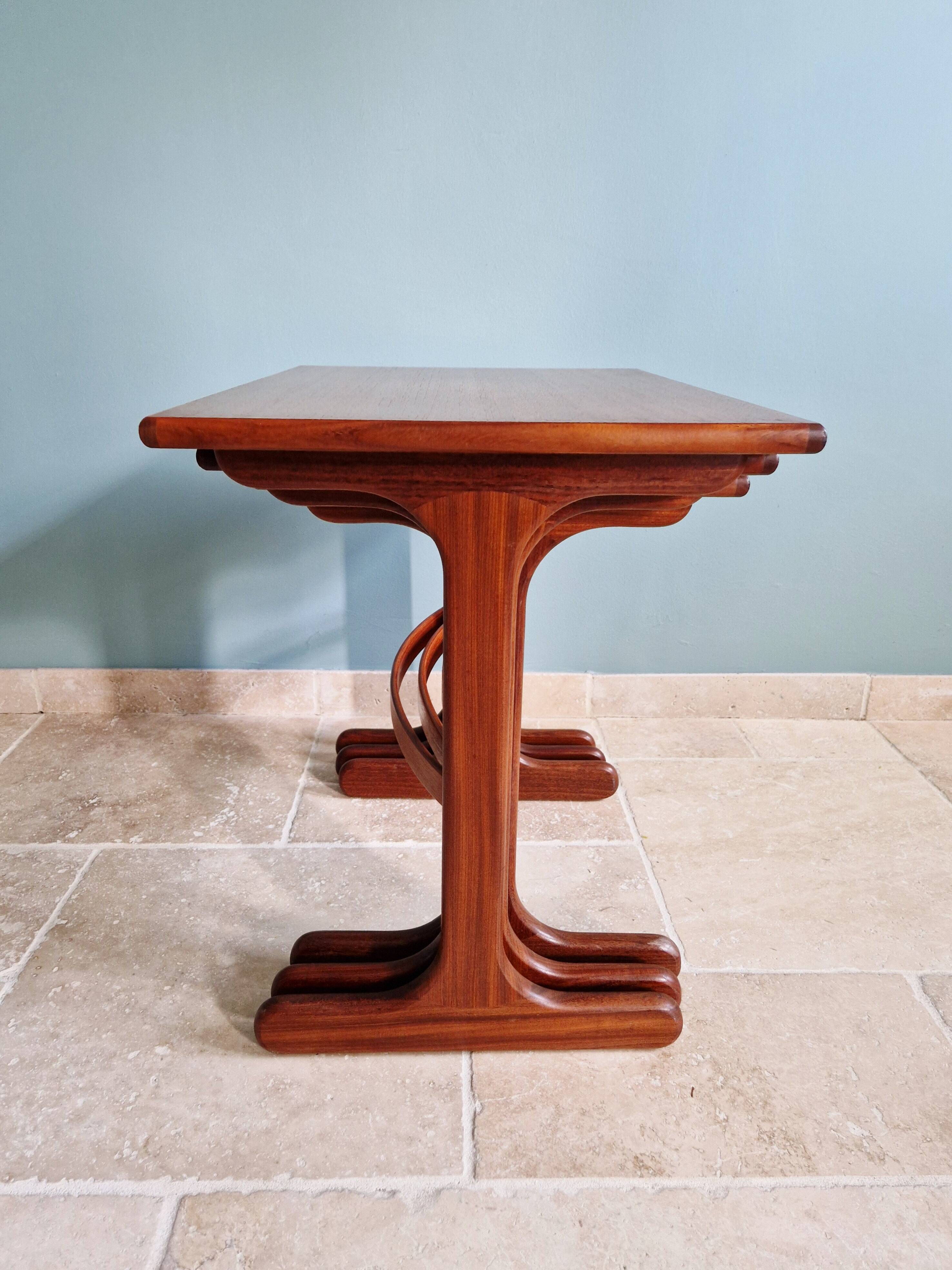 Ensemble de 3 tables gigognes en teck G-plan, années 1960