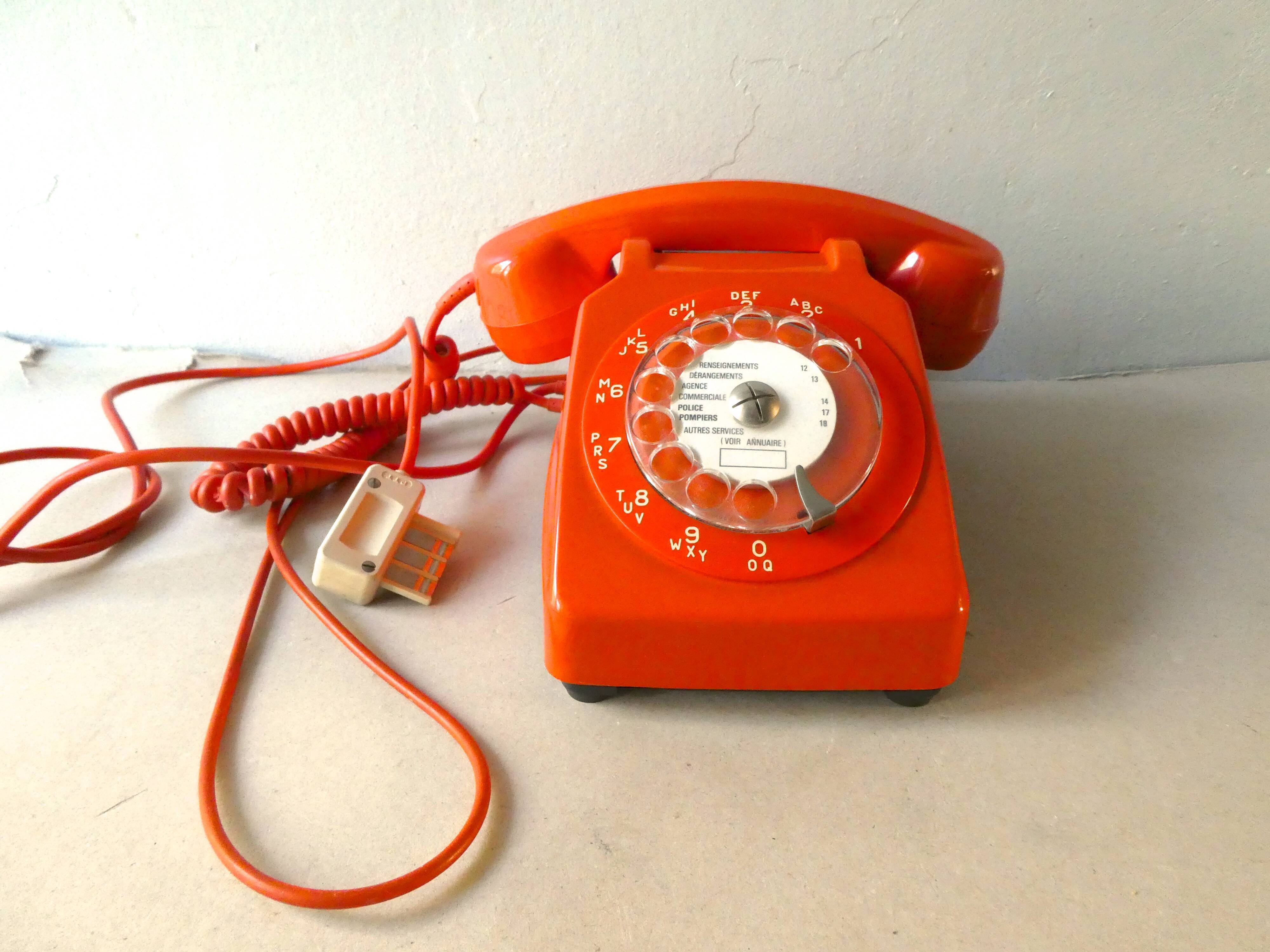 Orange phone to dial socotel s63 of the 1980s