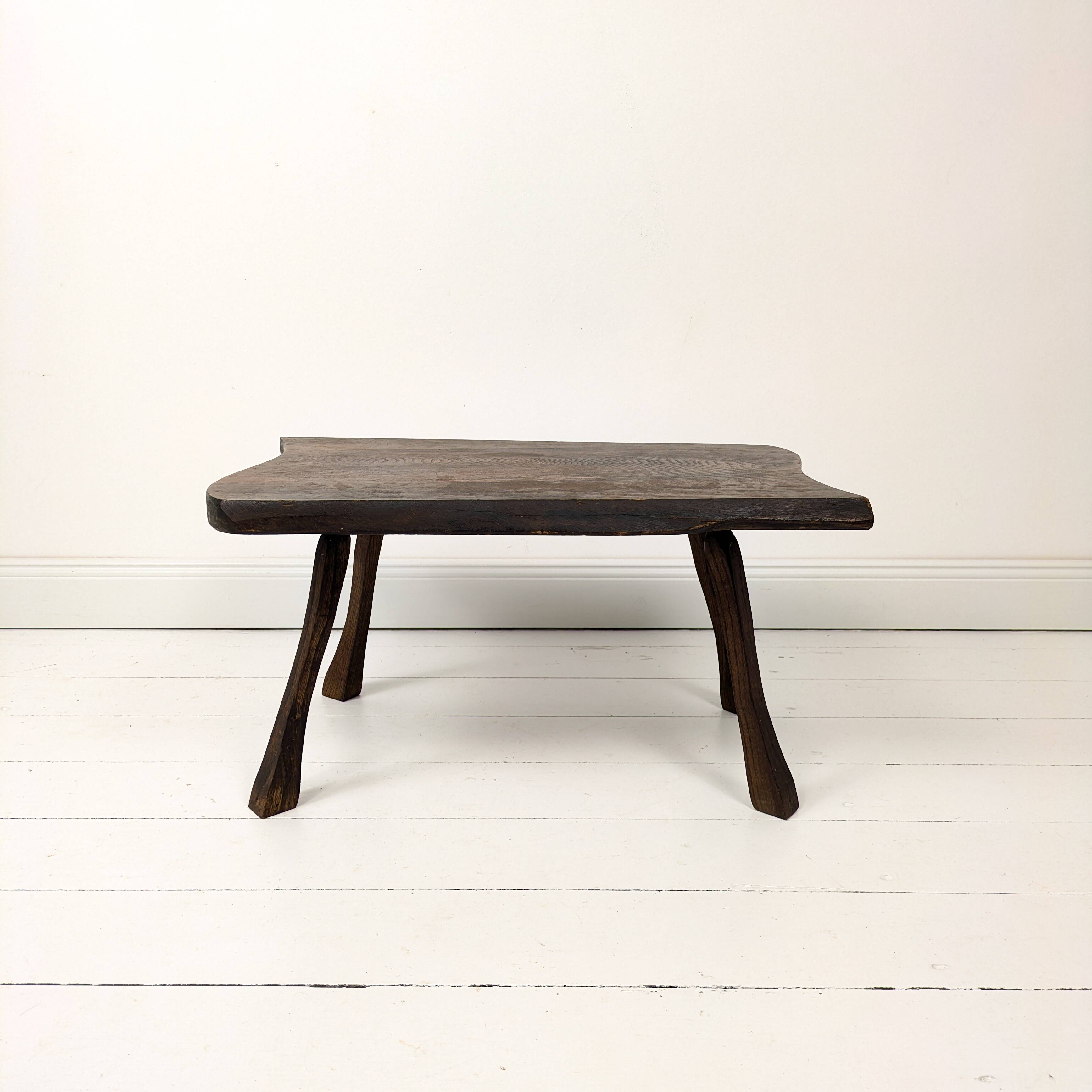 Mid Century Table d'appoint Tabouret de fleur Banc de fleur Tabouret Table basse en bois massif Brut