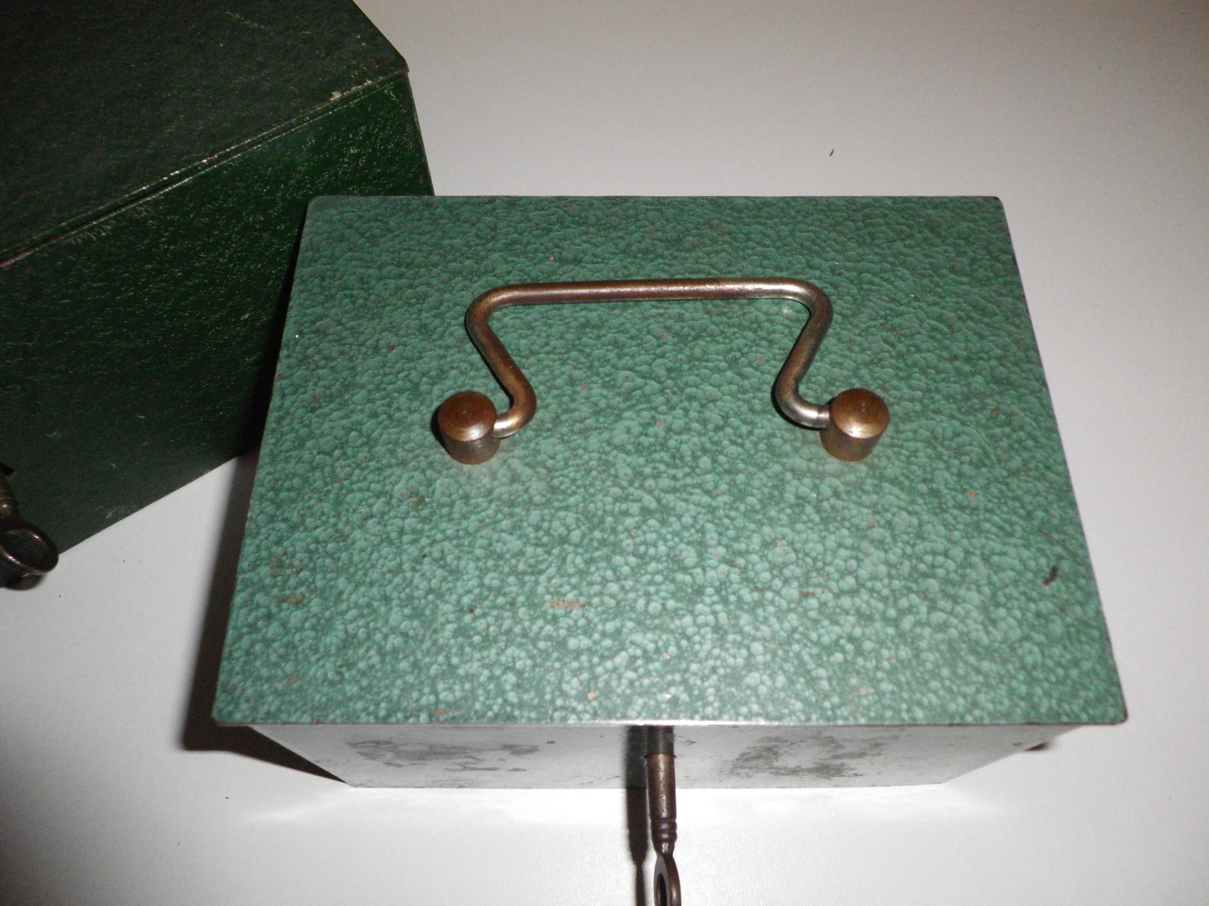 2 crates safes Beaumont - 1950s