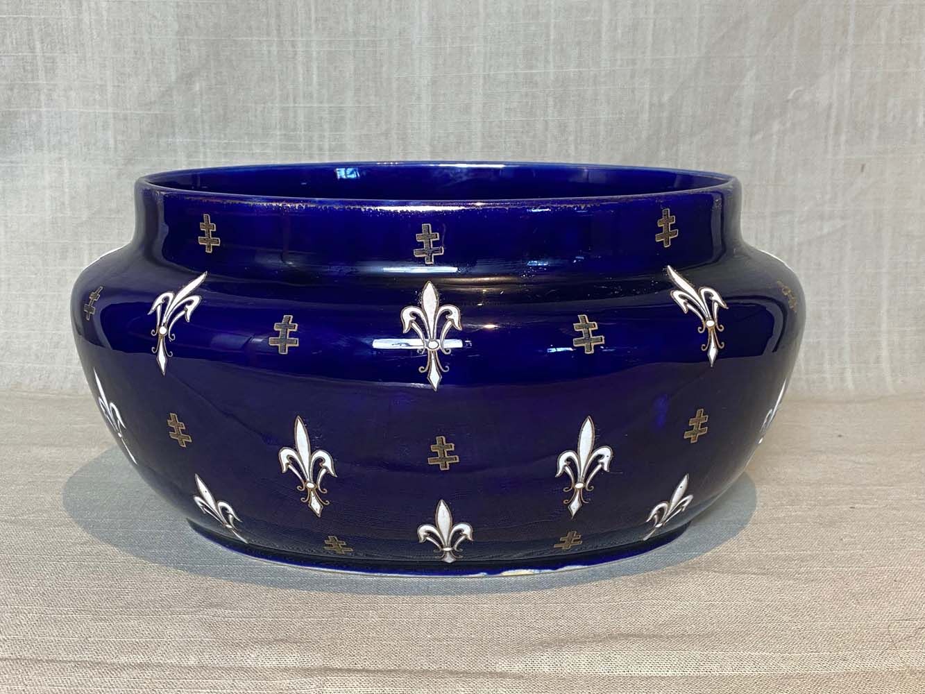 Planter signed Luneville K&G blue background