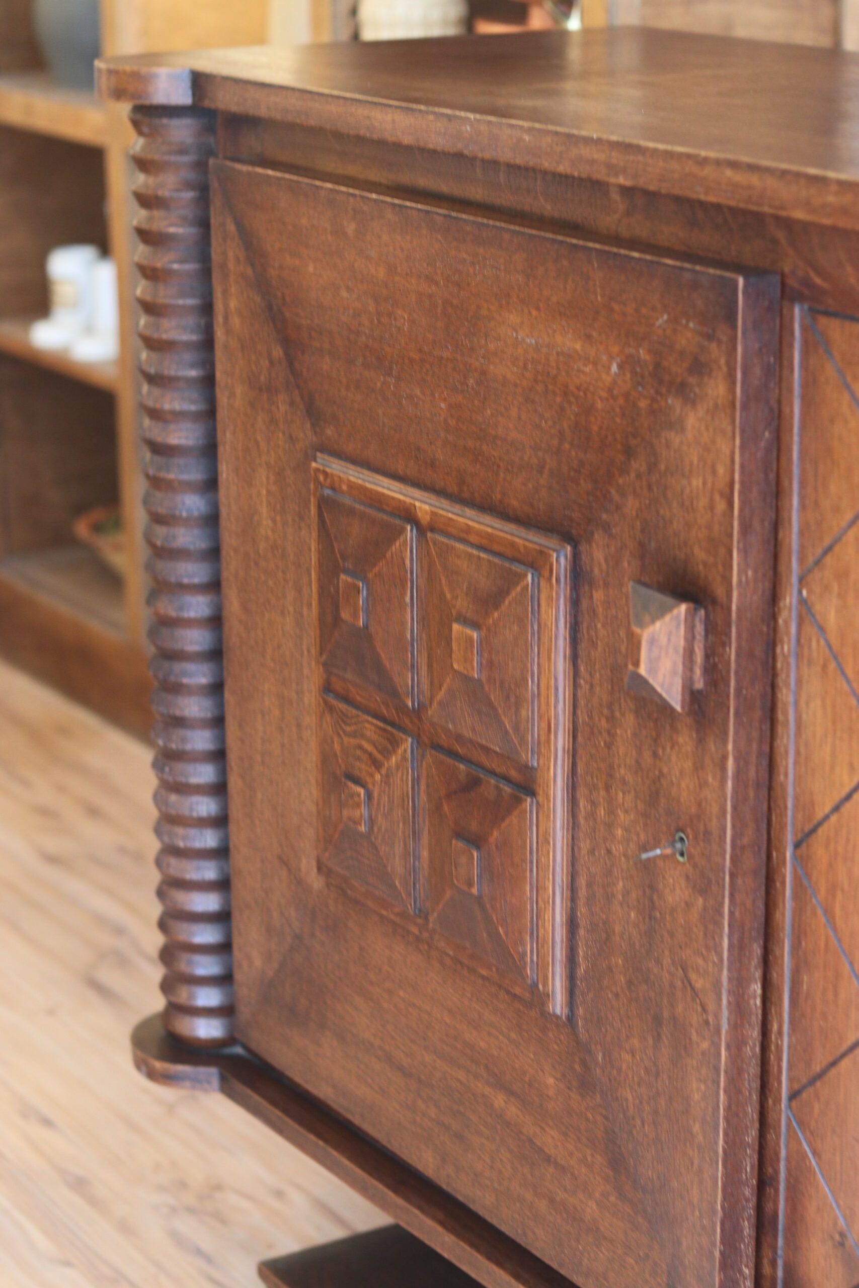Buffet art déco, travail français vers 1940, dans l’esprit de Charles Dudouyt