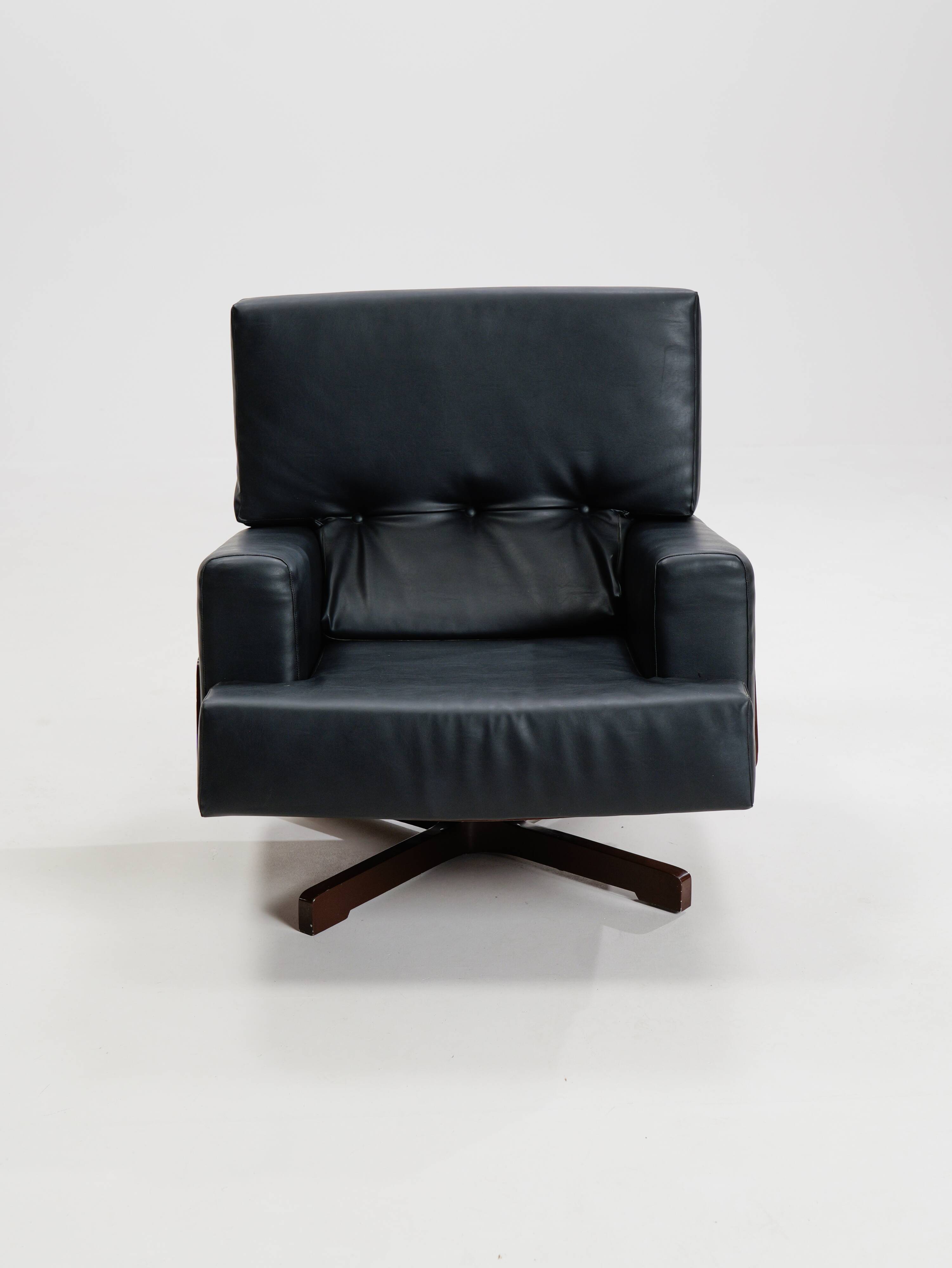 Swivel rosewood model 401 armchair by Menilio Taro for Cinova, 1960s