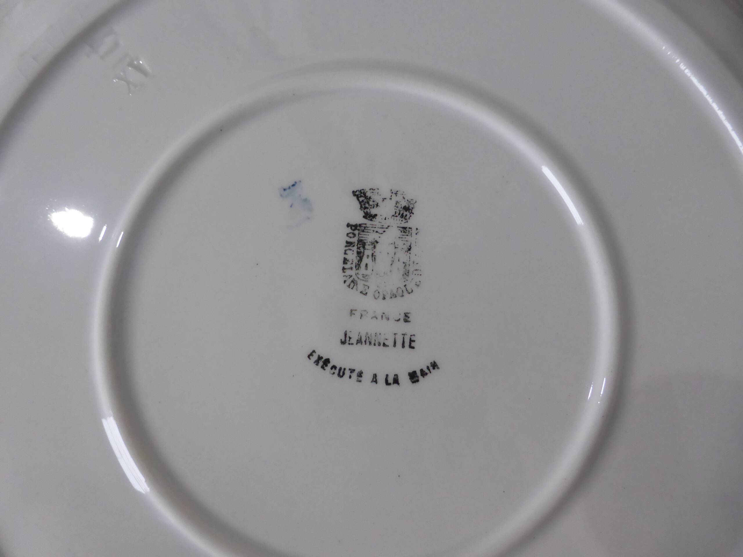Vintage round platter from Gien, Jeannette model