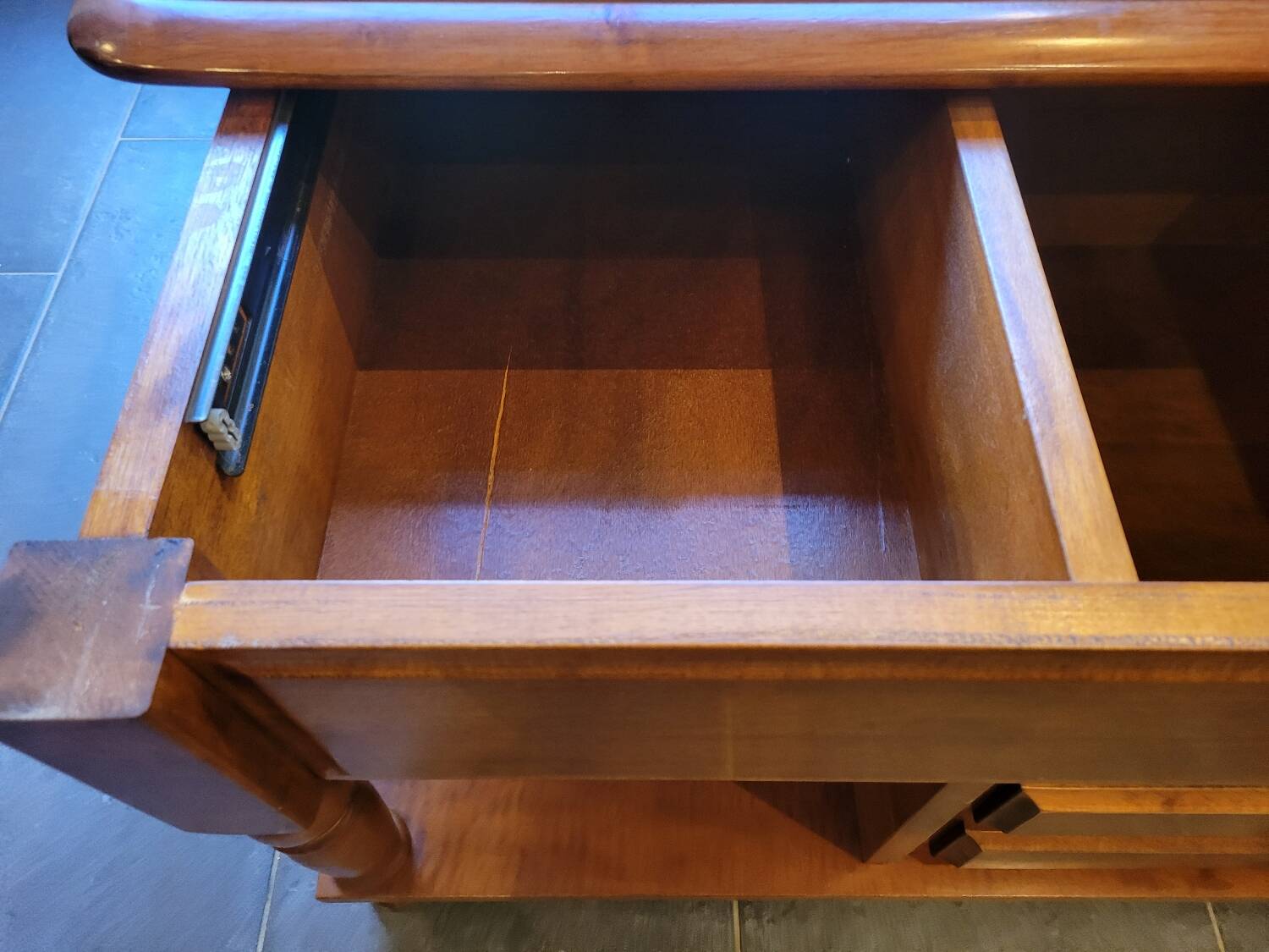 Cocktail coffee table in cherry wood