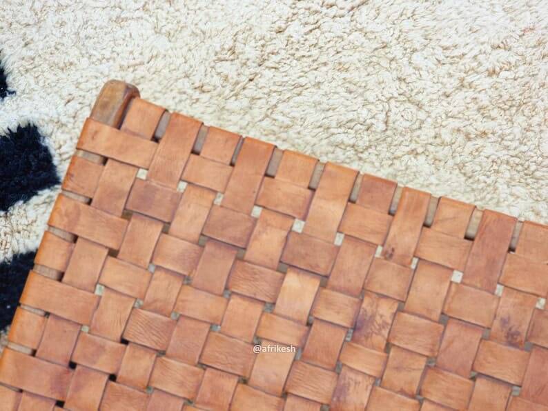 Traditional handmade pure wool rug, size 200 x 300 cm