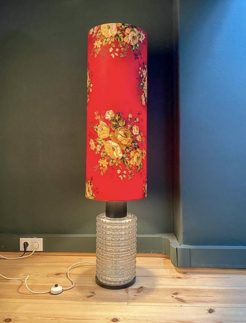 Floor lamp with floral shade 70
