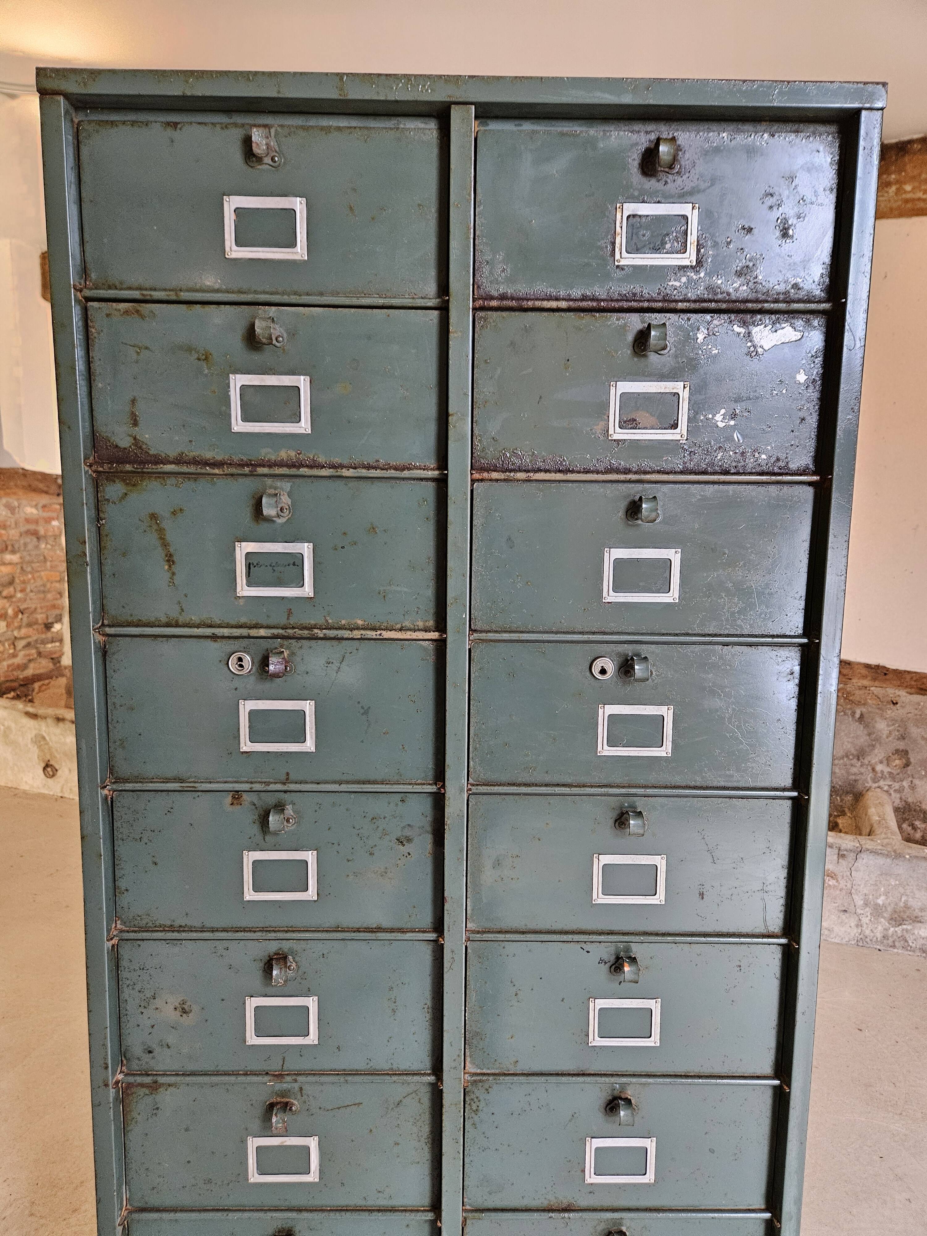 Clamshell furniture / Industrial metal furniture with two Strafor columns