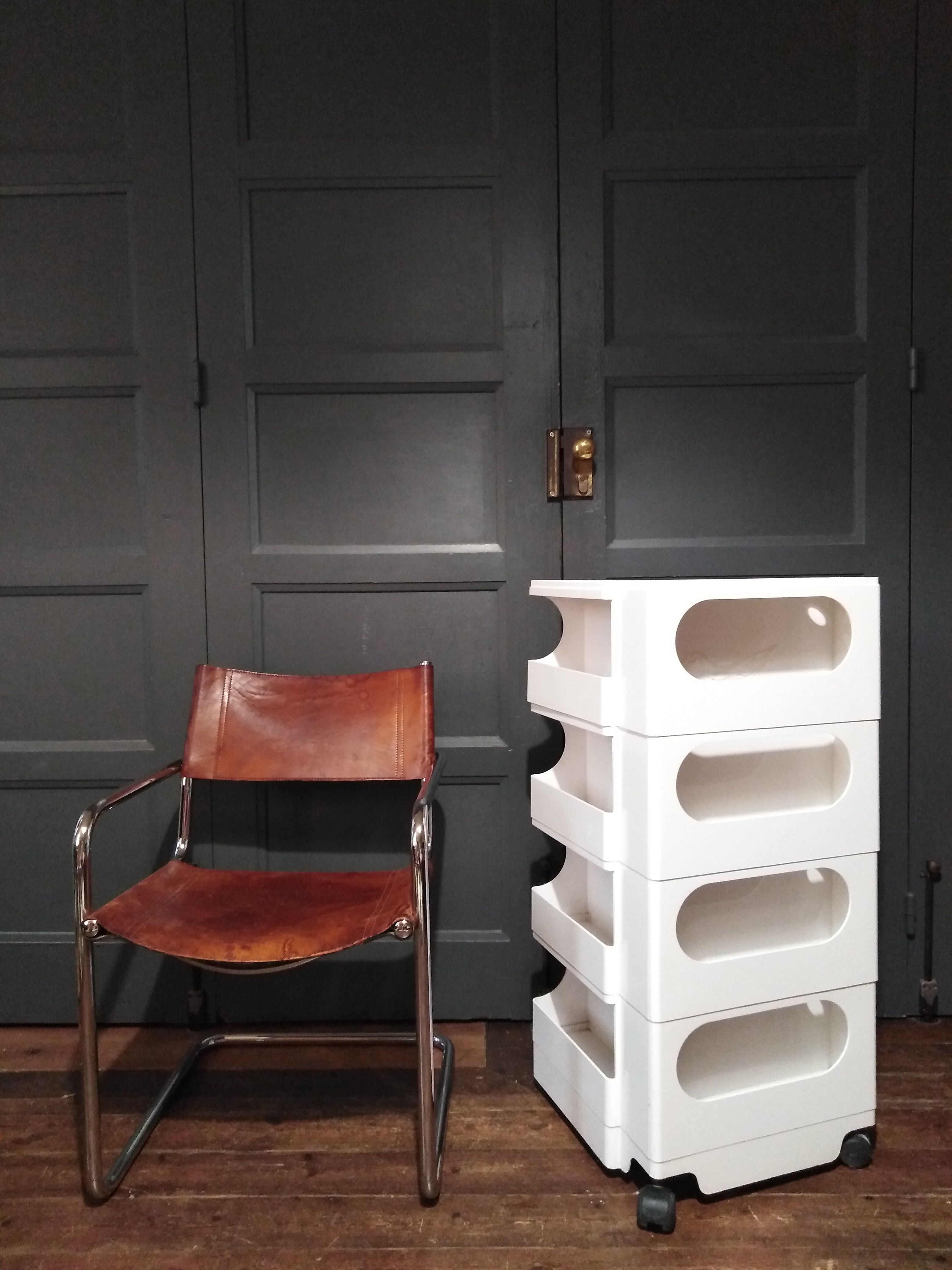 Joe Colombo - serves Boby Trolley