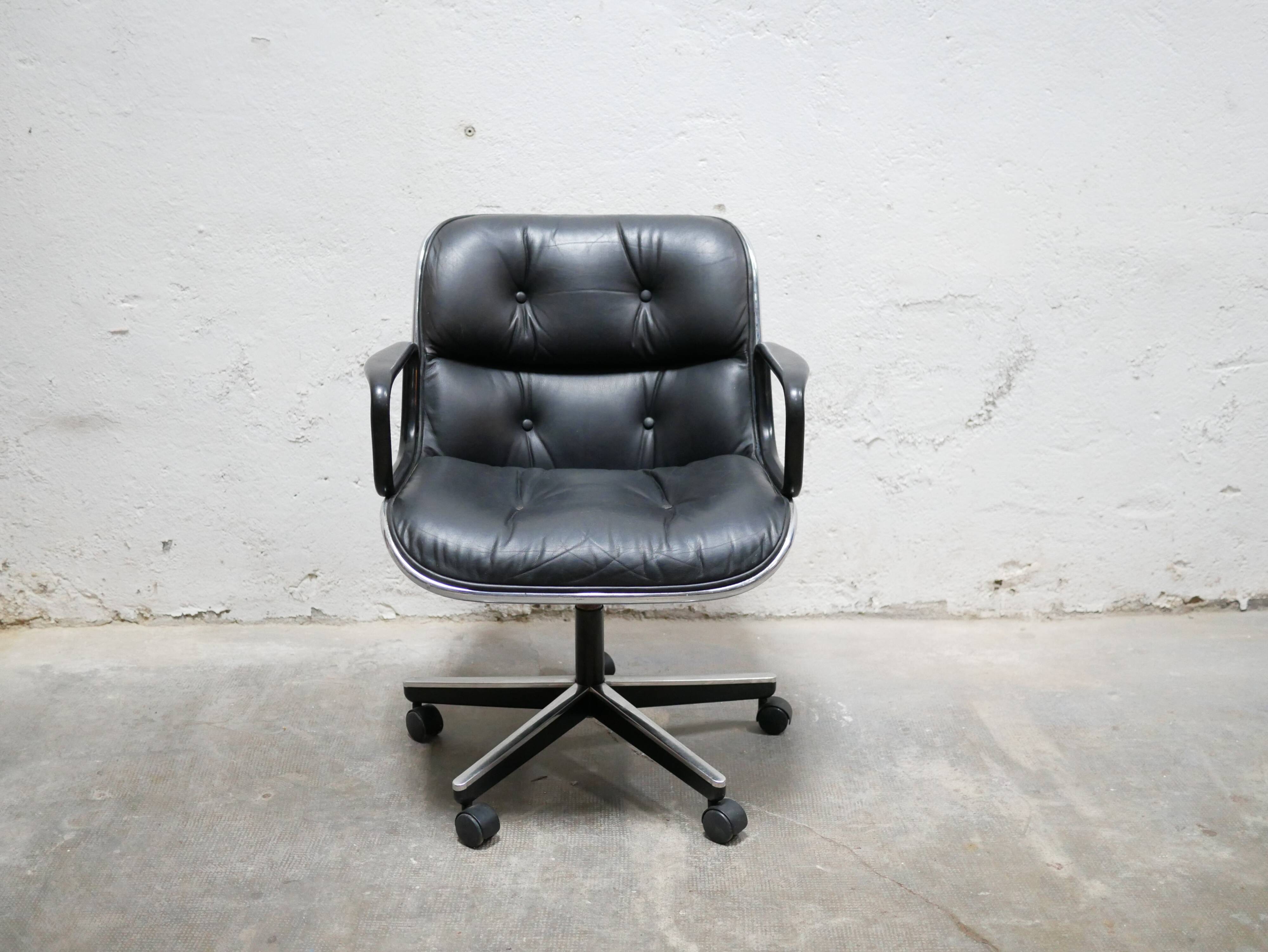 Black leather armchair by Charles Pollock for Knoll International
