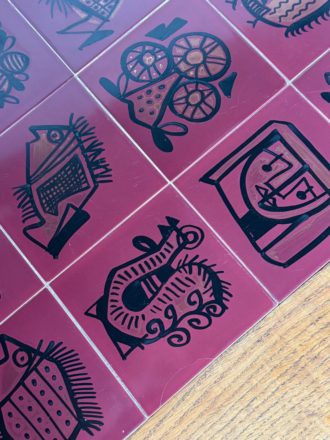 Height-adjustable table in oak and ceramic – Guillerme & Chambron, France