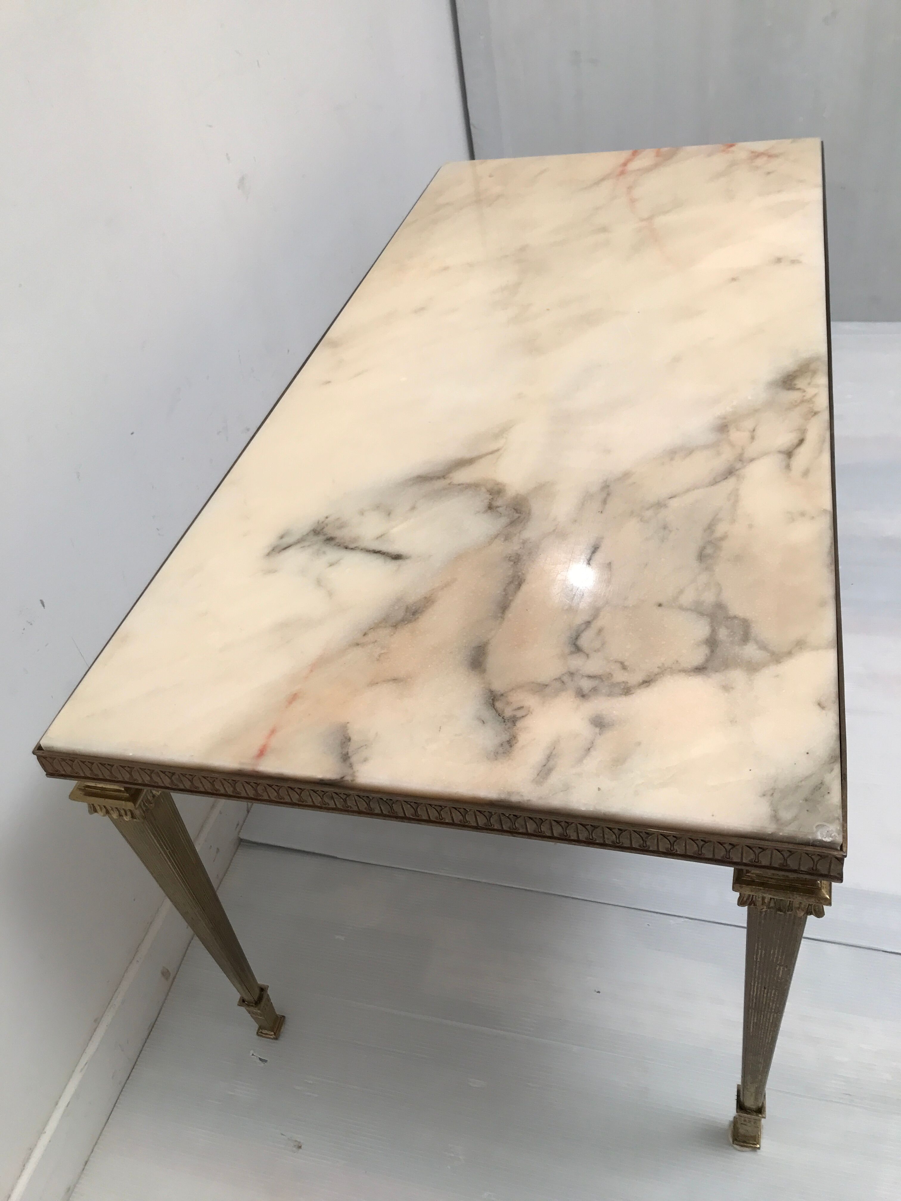 Coffee table in onyx marble 50s-60s