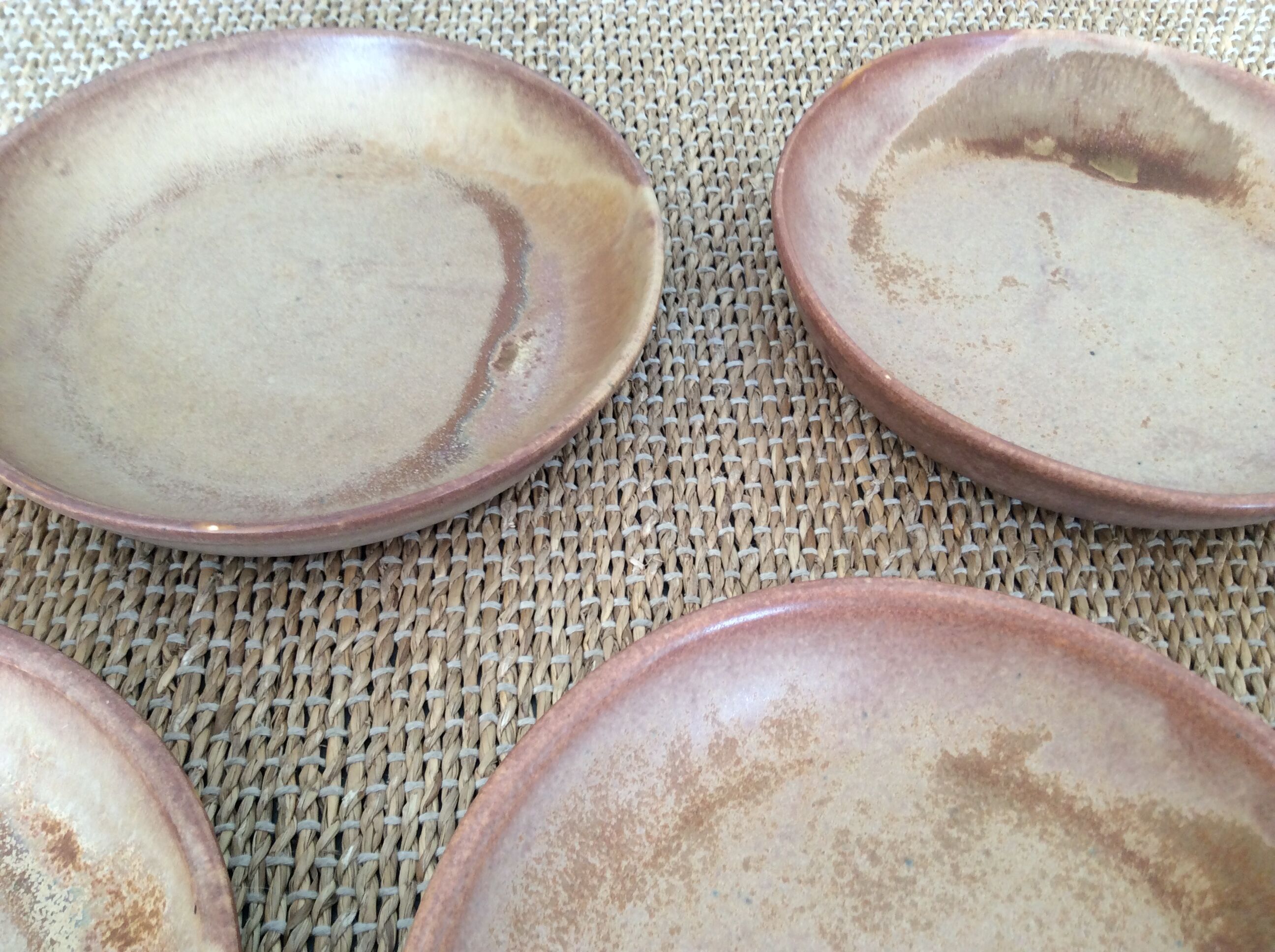 7 hollow stoneware plates