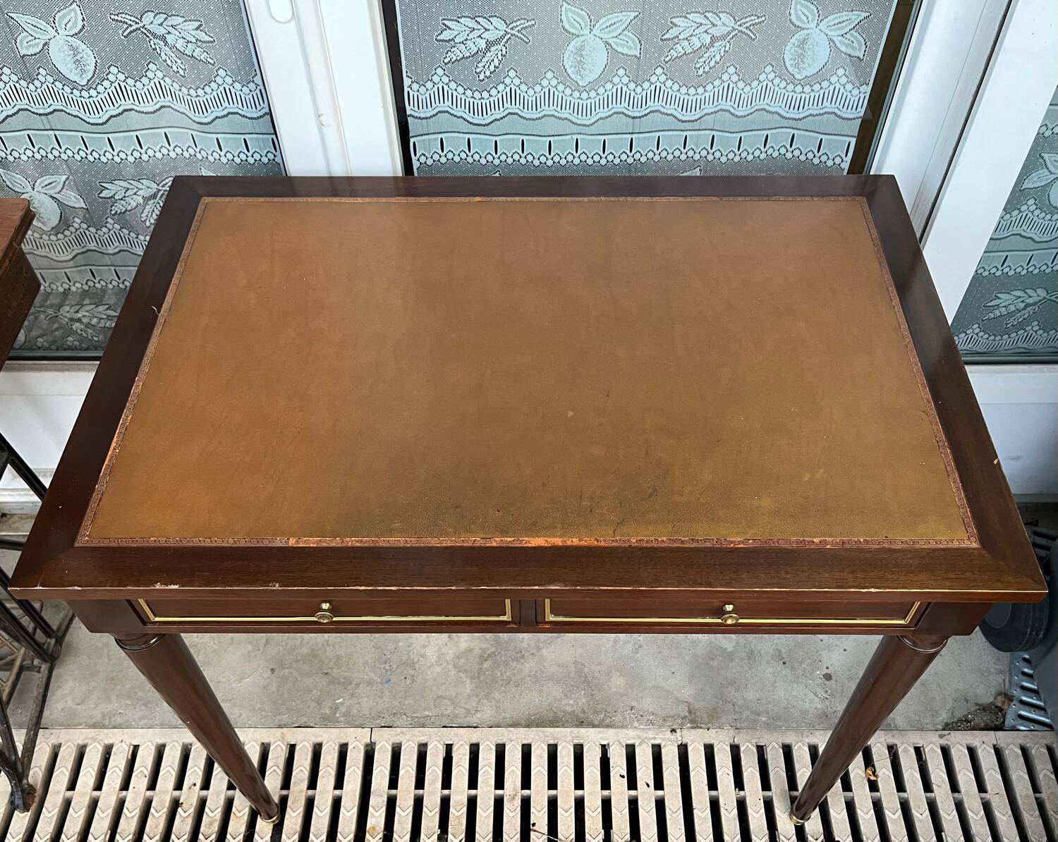 Petit bureau en bois