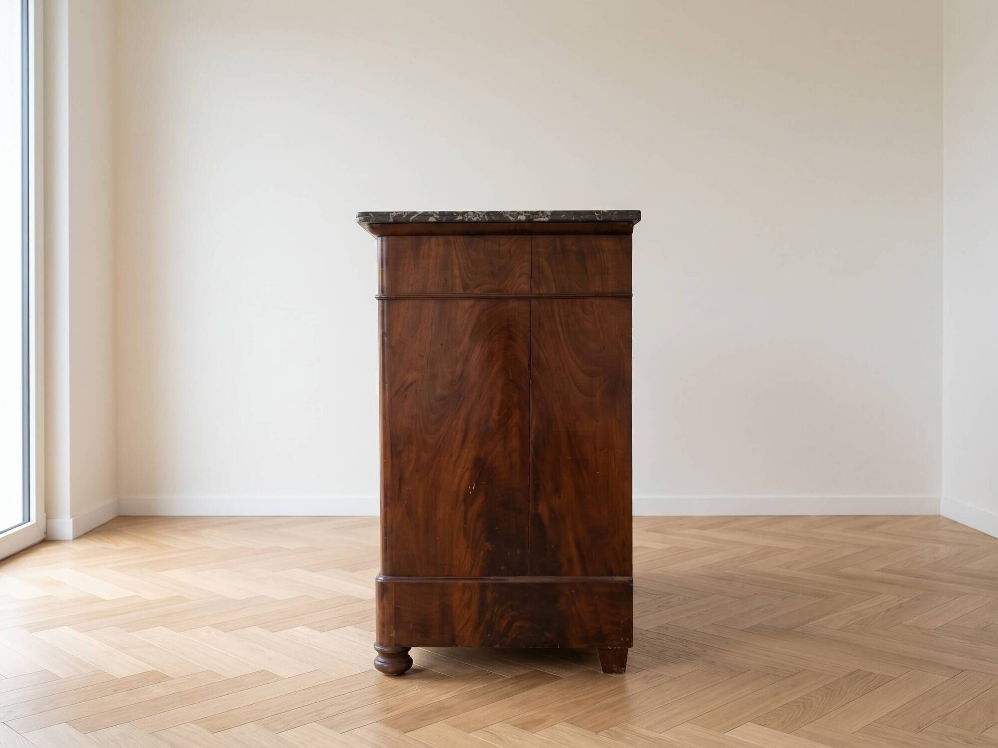 Antique Louis Philippe commode in mahogany and marble