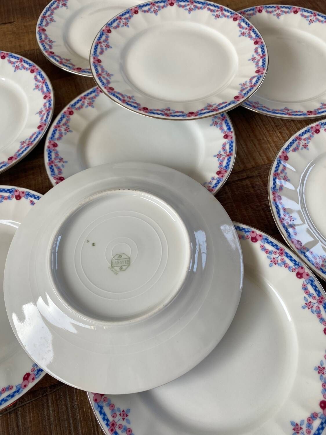 Set of 8 fine porcelain dessert plates from Lamotte France