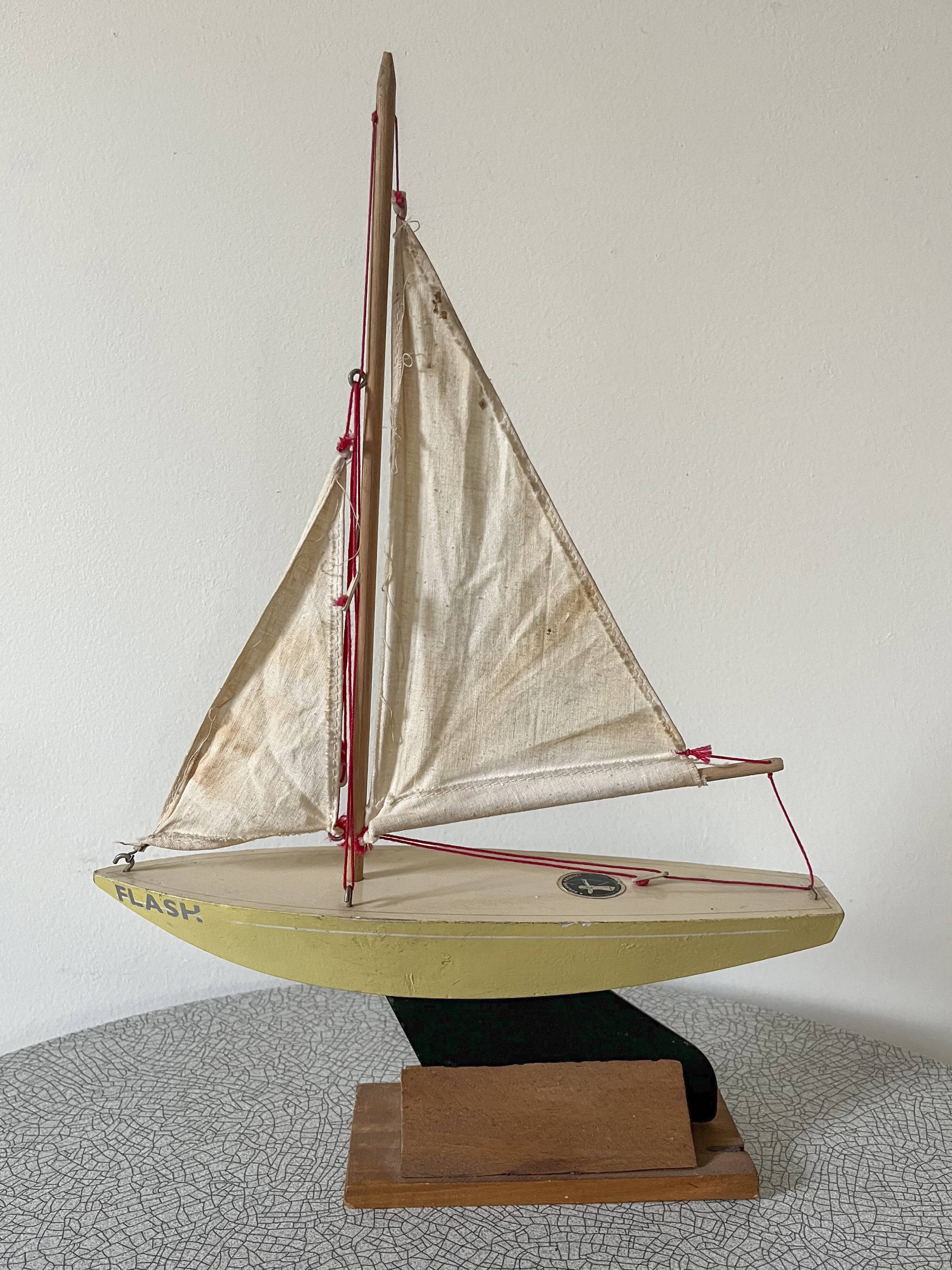 English basin sailboat bowman in wood, 50s-60s