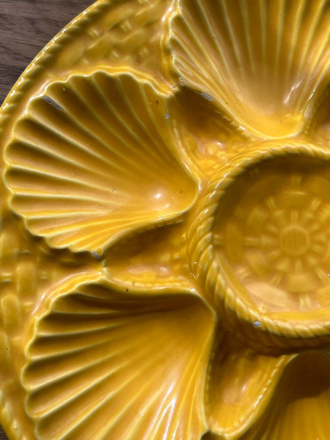 Earthenware shell plates