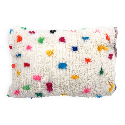 Housse de coussin berbère marocain beni Ouarain à pois colorés 60x40cm