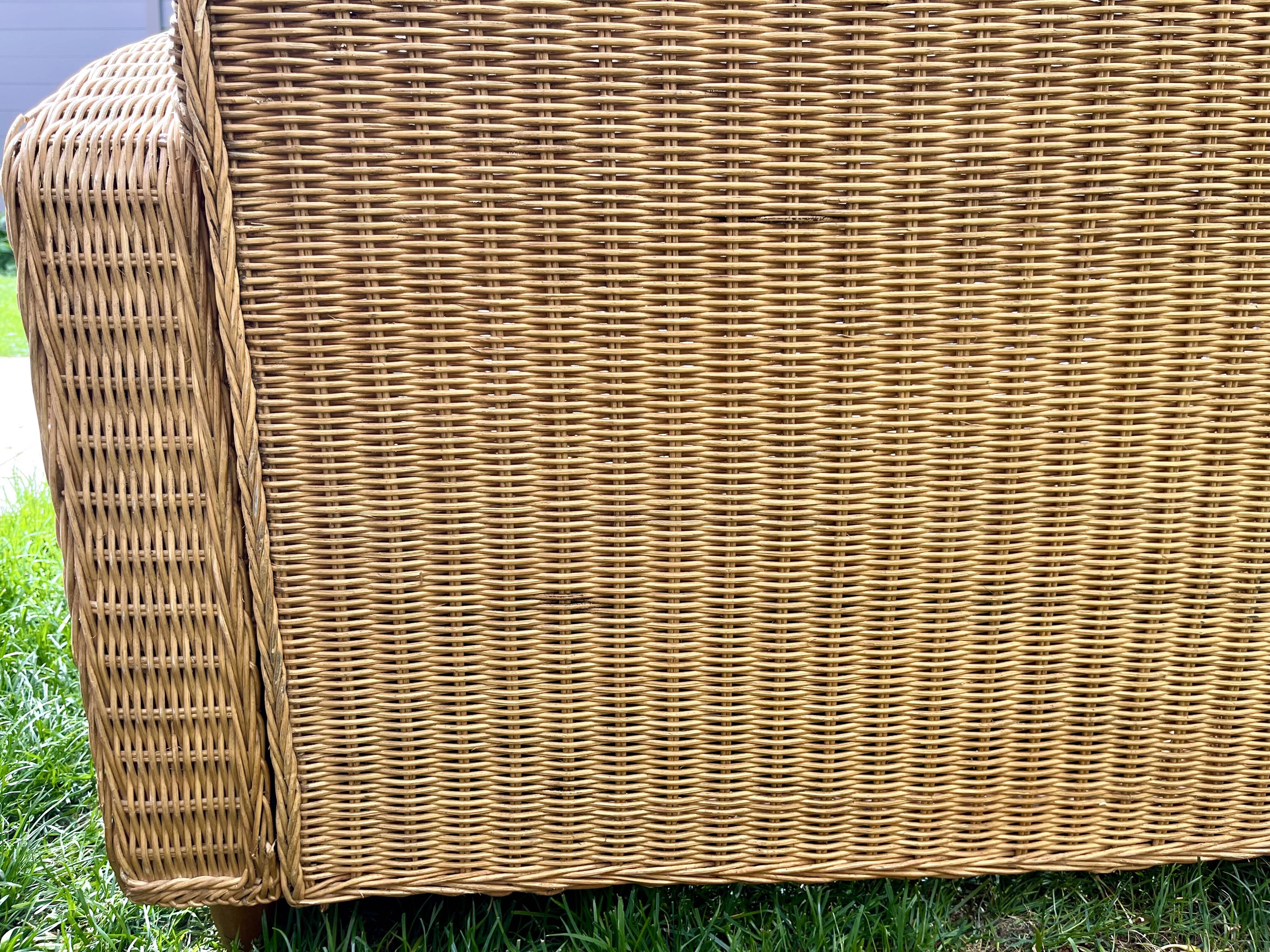 Rattan/wicker bench