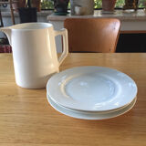 3 assiettes plates en faïence blanche