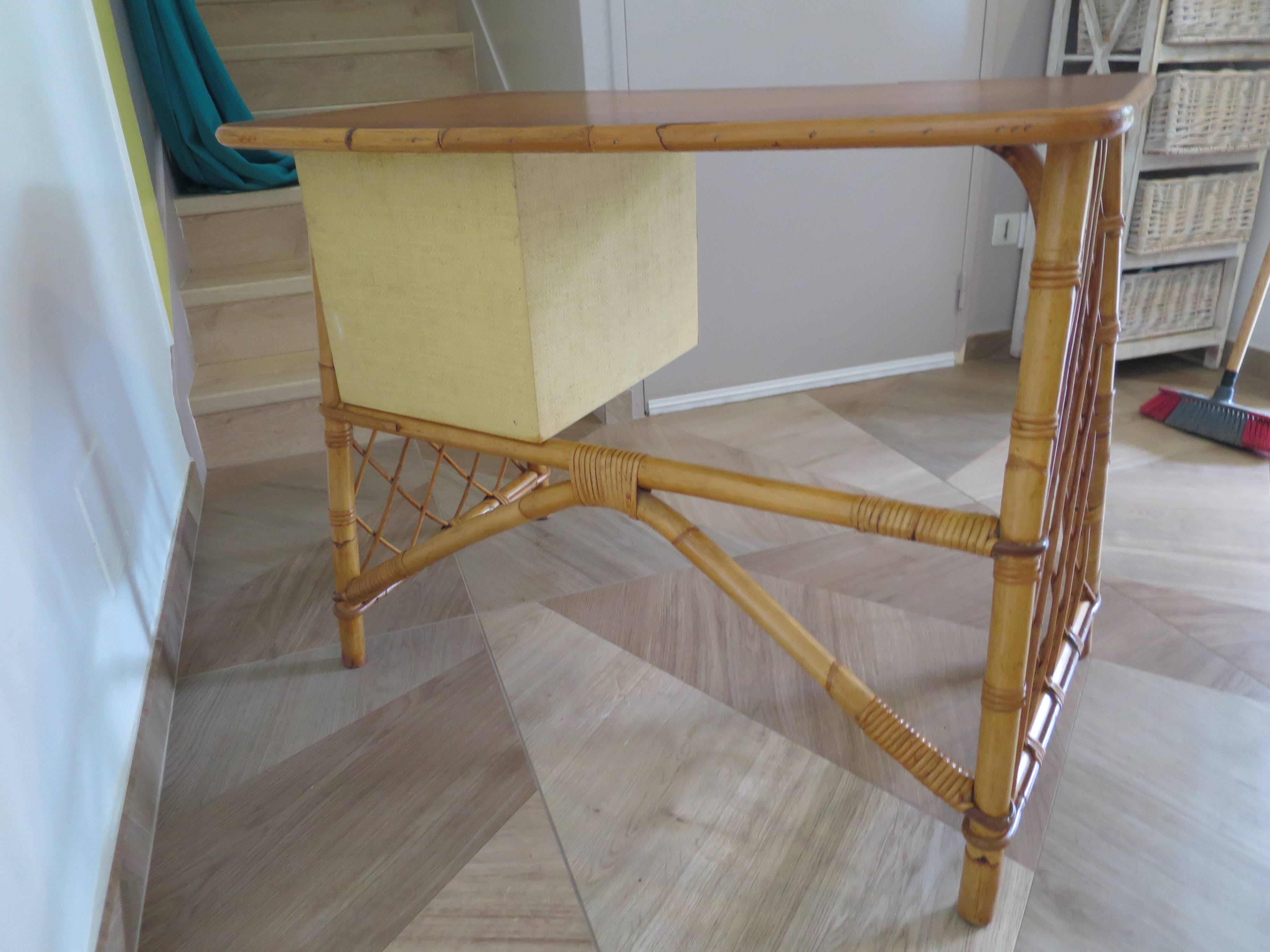 Vintage design - beautiful retro desk in bamboo wood and rattan - 2 drawers - 60s