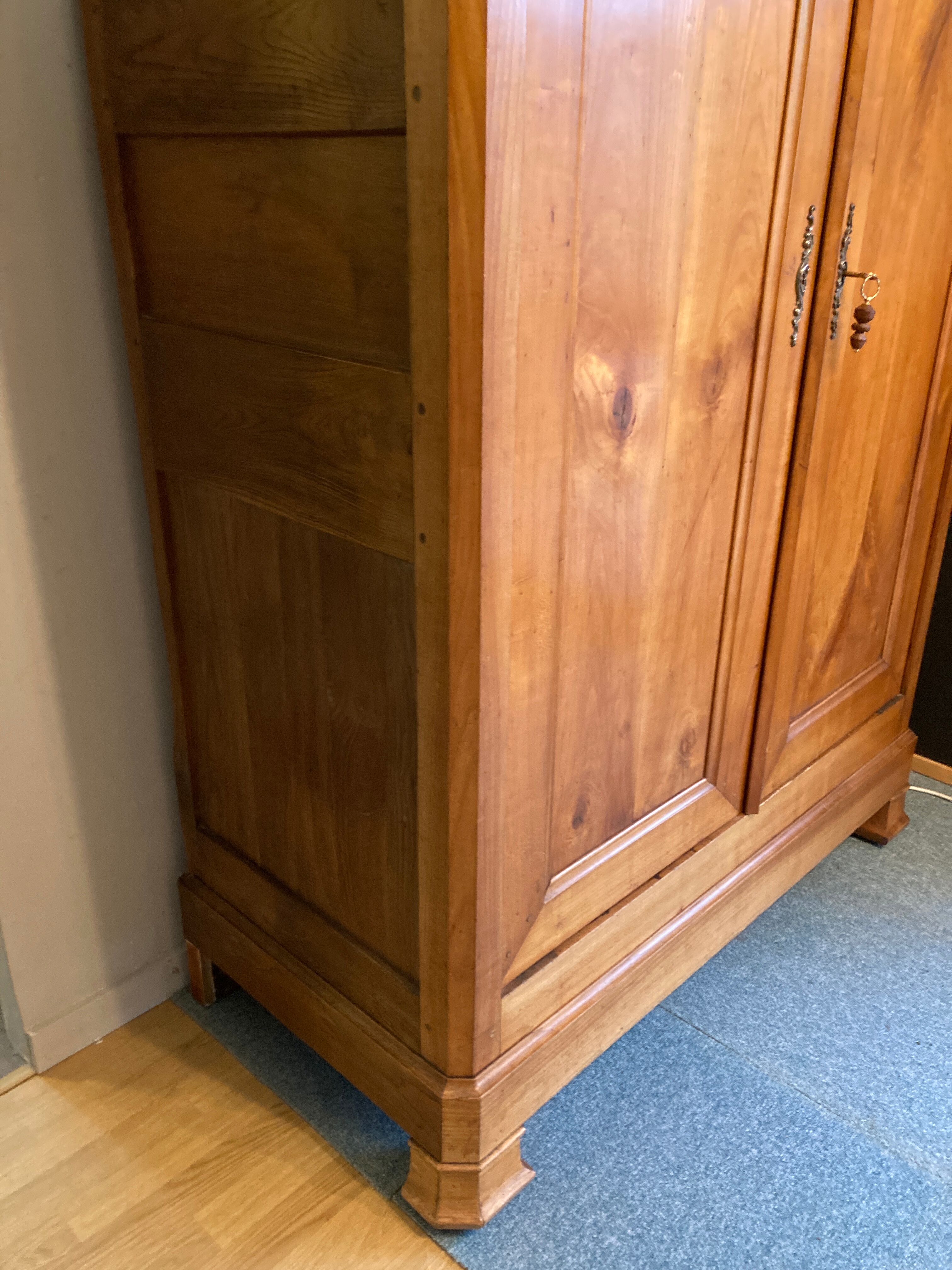 Wardrobe Louis Philippe