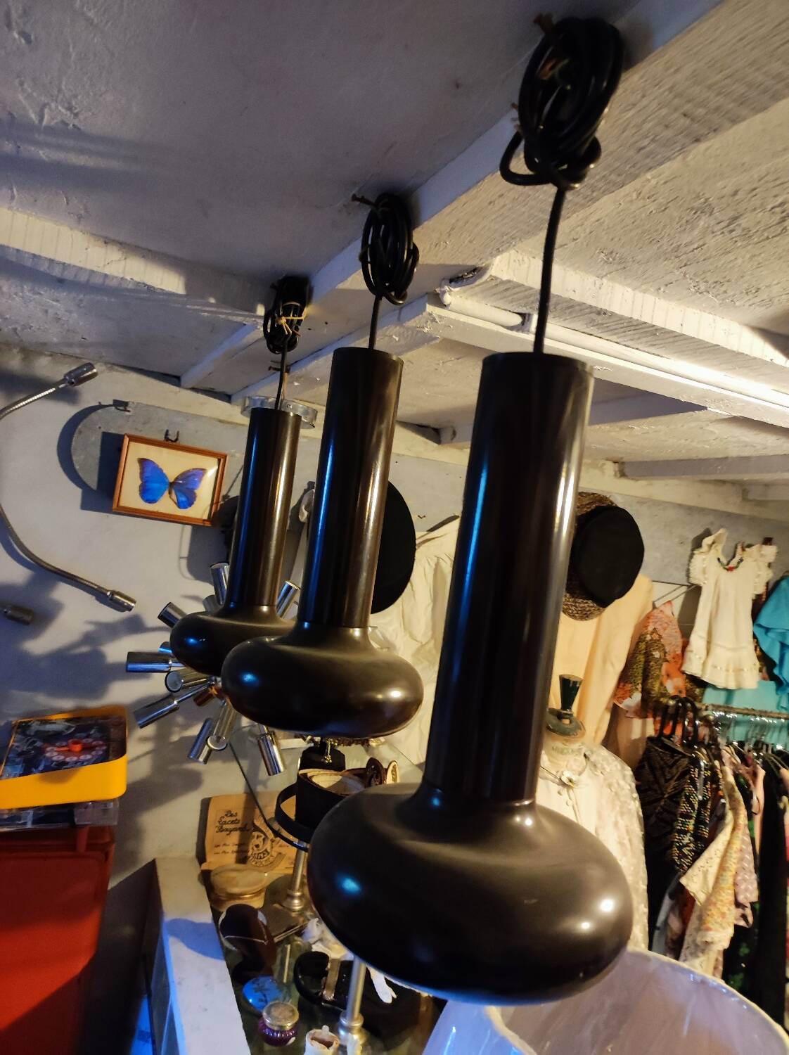 Space age, 3 brown Lita pendant lights