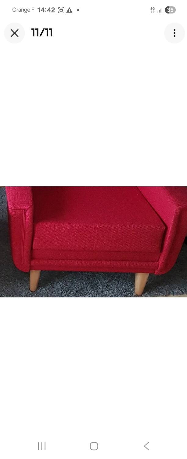 Vintage armchairs refurbished to new by Ramos Zanussi.