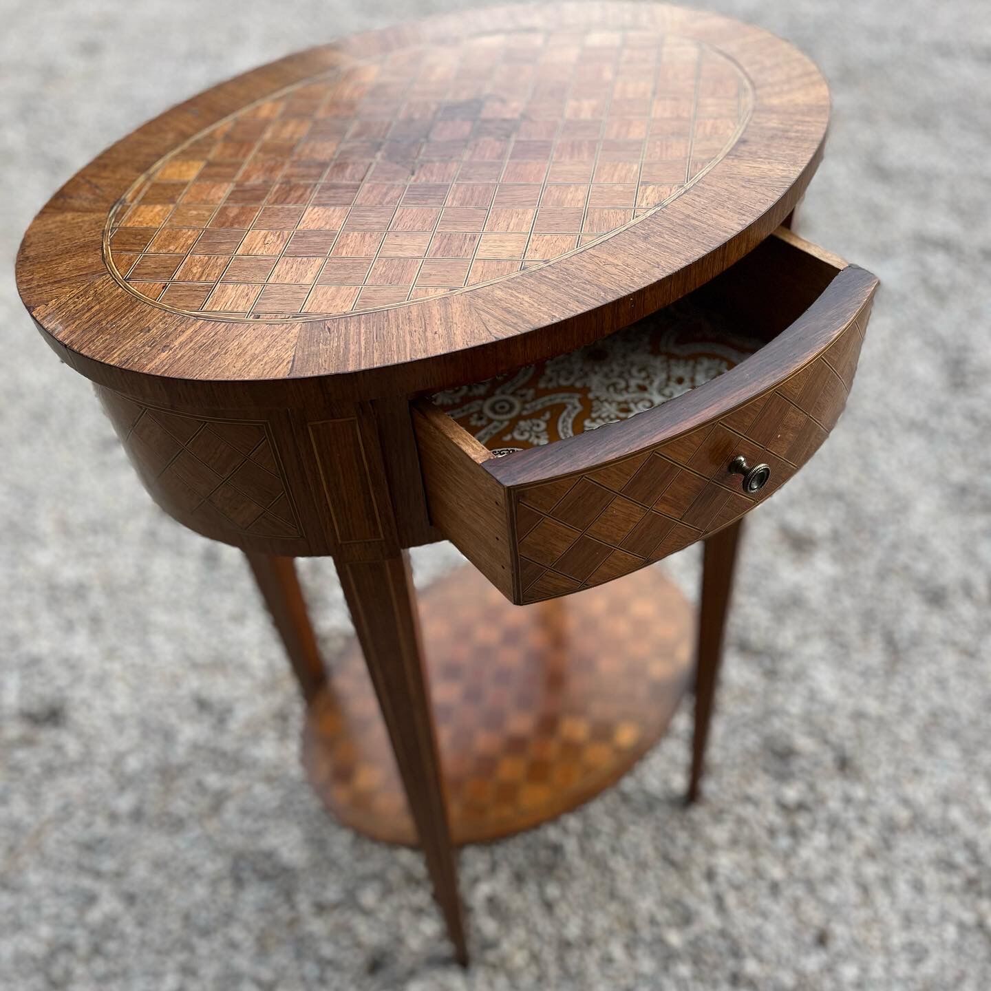 Marquetry pedestal table