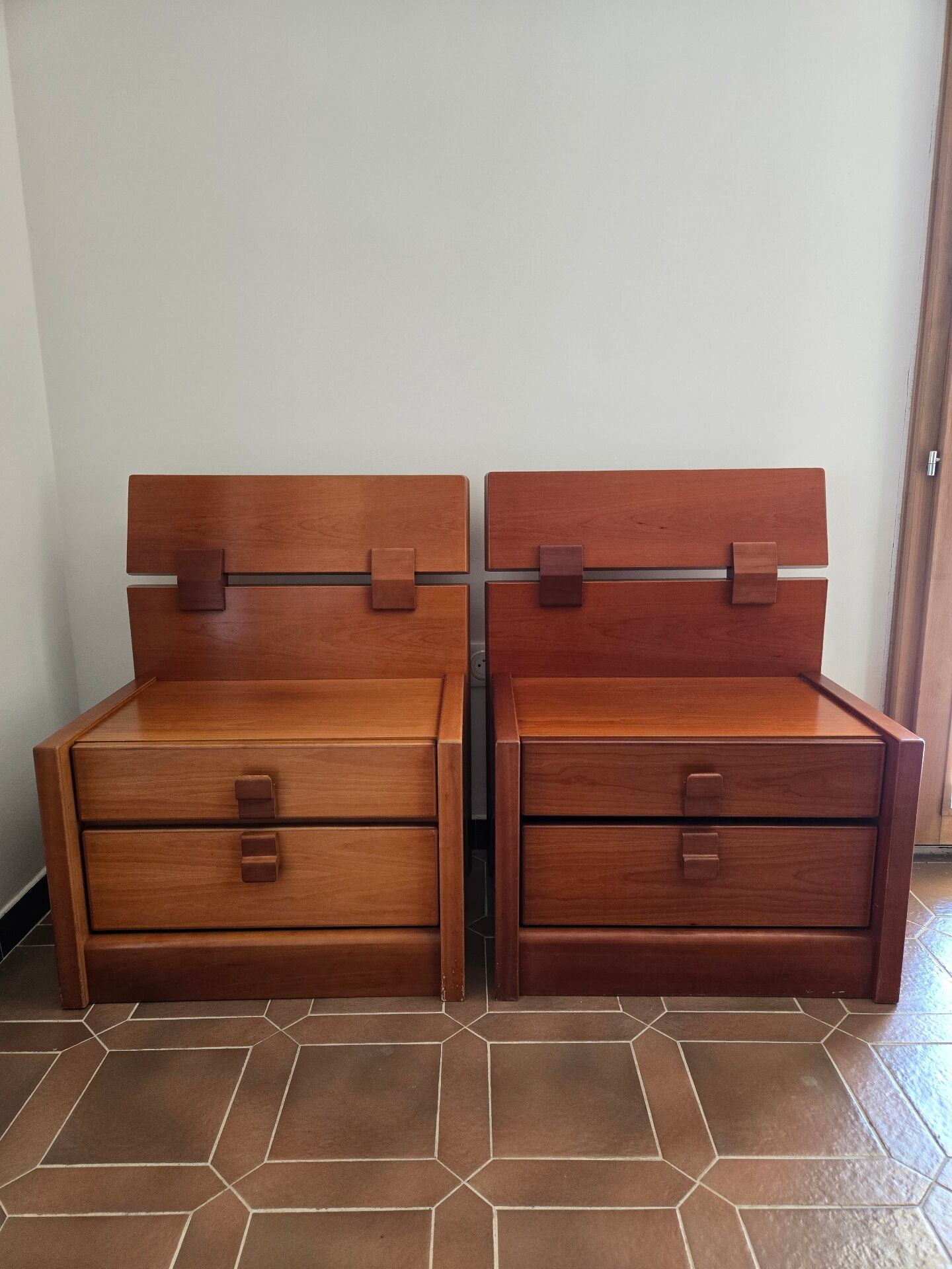 Pair of vintage bedside tables with high backrest in wood - 1970s