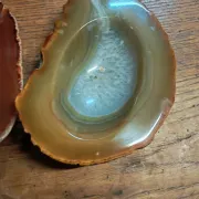 Pair of vintage 1970s polished natural agate catchalls.
