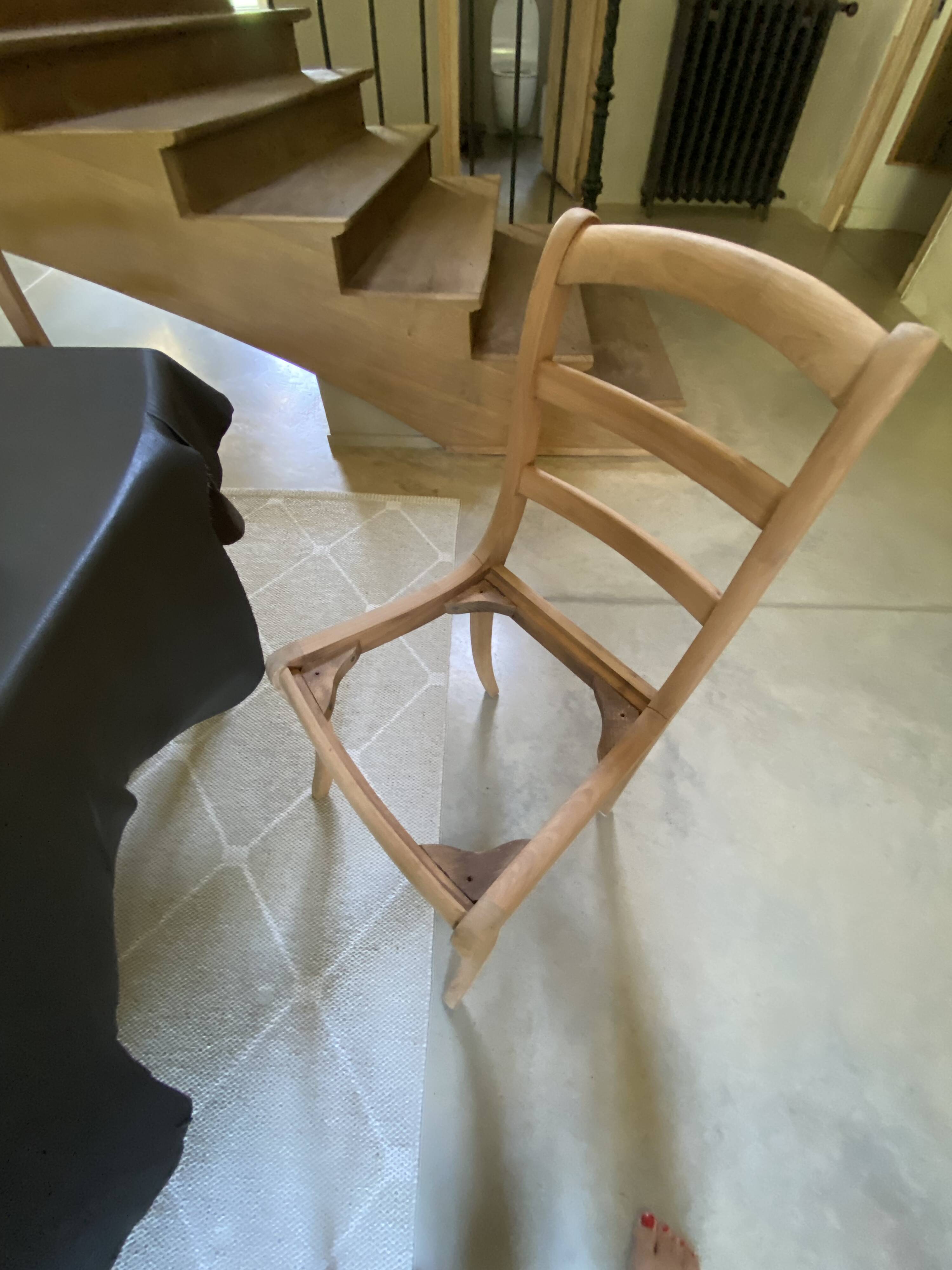 Chaises Louis Philippe barrettes pieds sabres