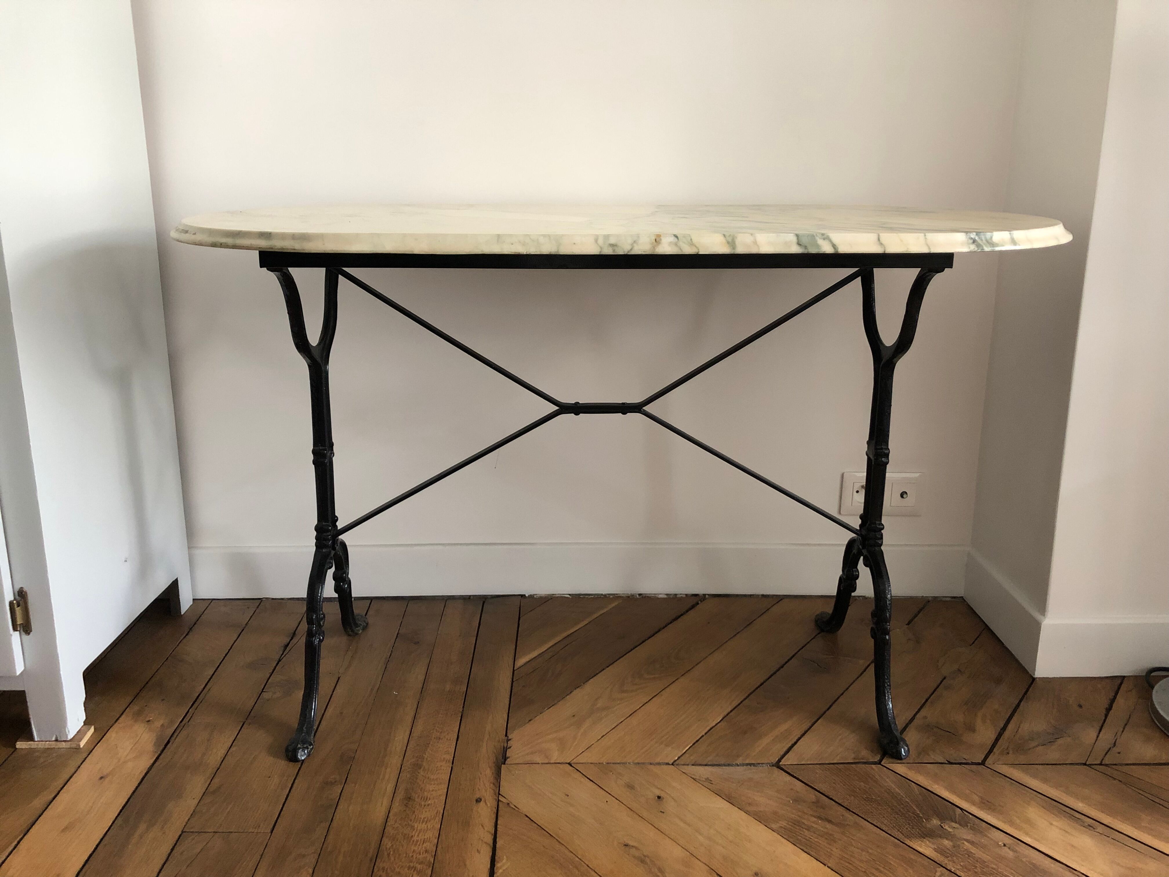Bistro marble table
