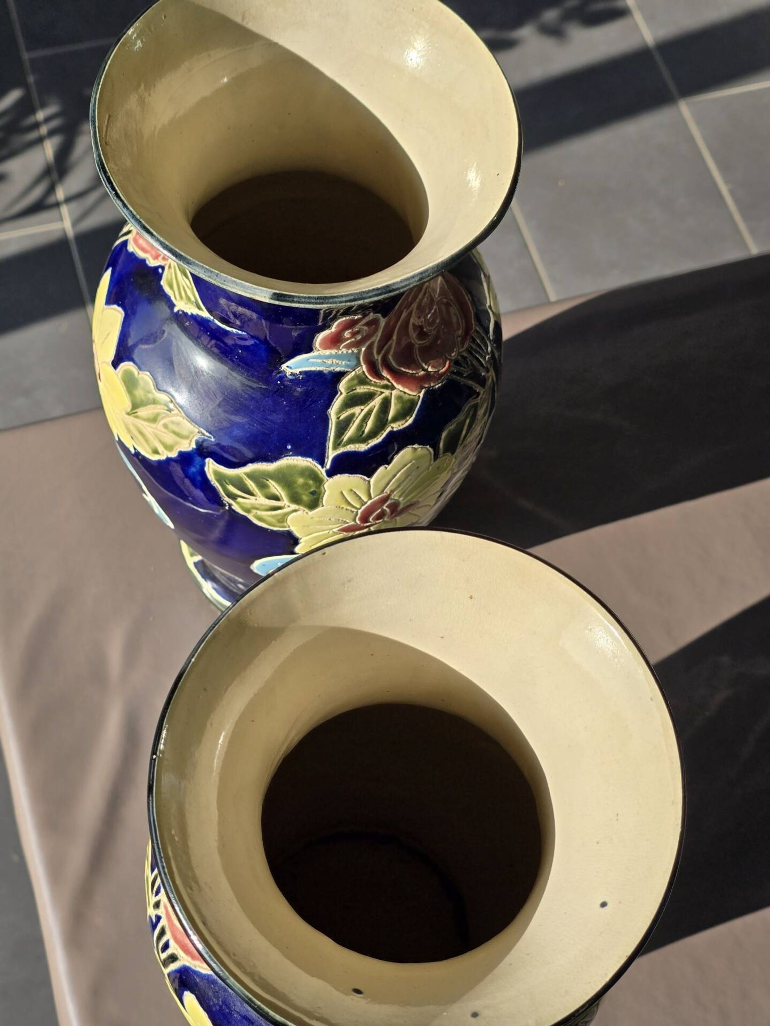 Pair of Dien Thao cobalt blue vases, 20th century.