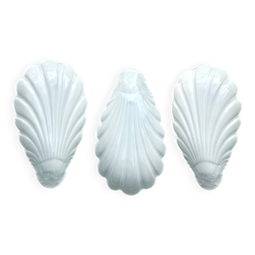Set of three shell-shaped white porcelain bowls by Pillivuyt.