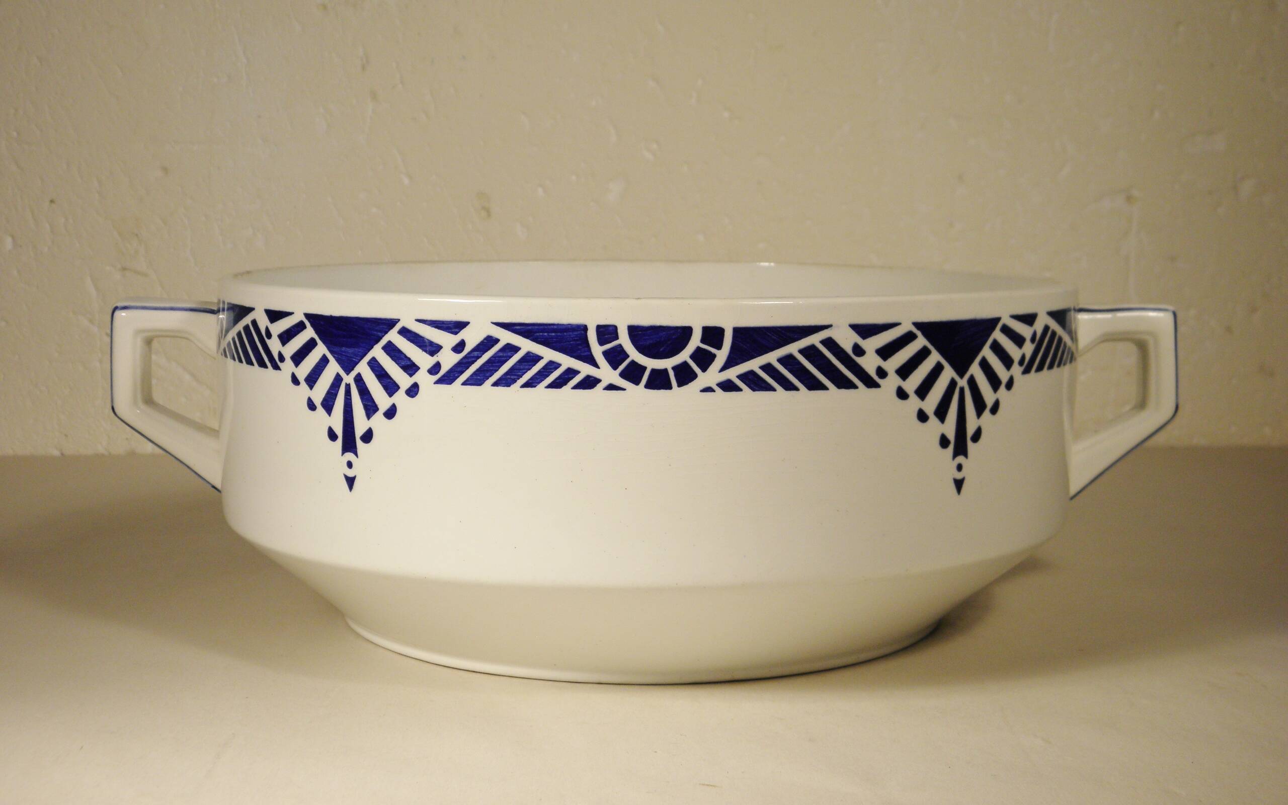 Art Deco bowl in Orchies earthenware