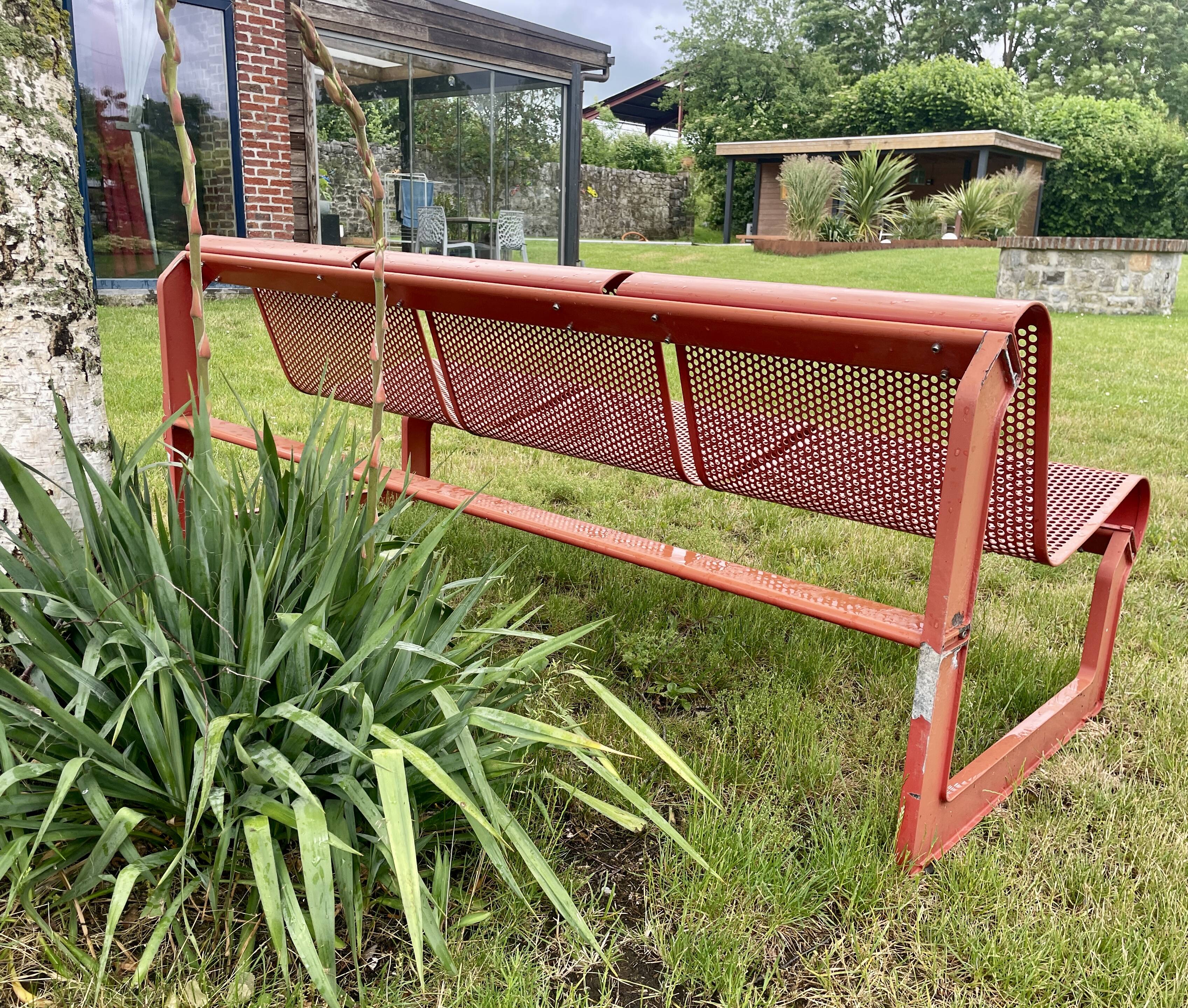 "Lagos" bench original by Artifort, designed by Nel Verschuuren, Netherlands.
